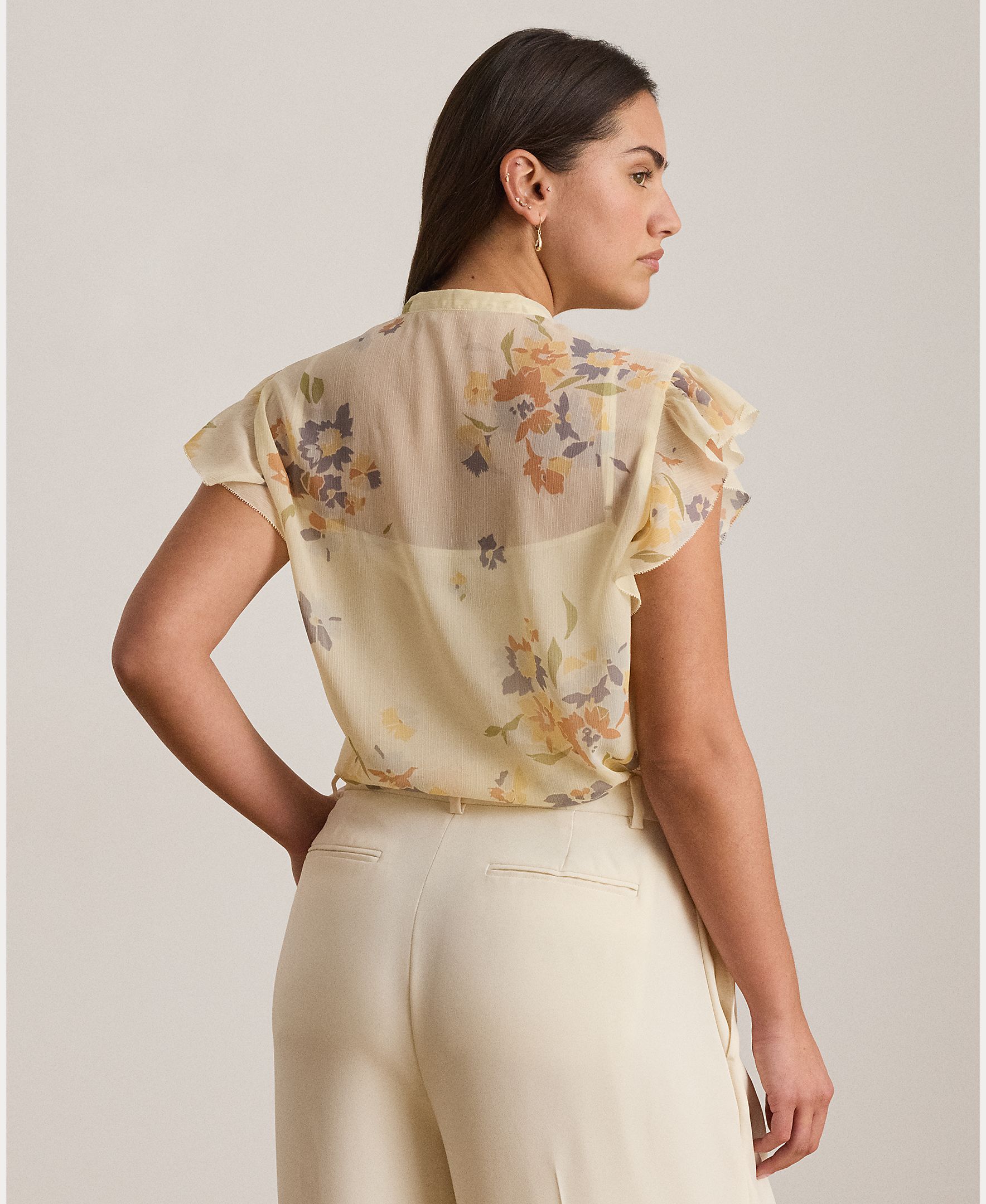 Blusa com Pregas e Laço na Gola Creme-6