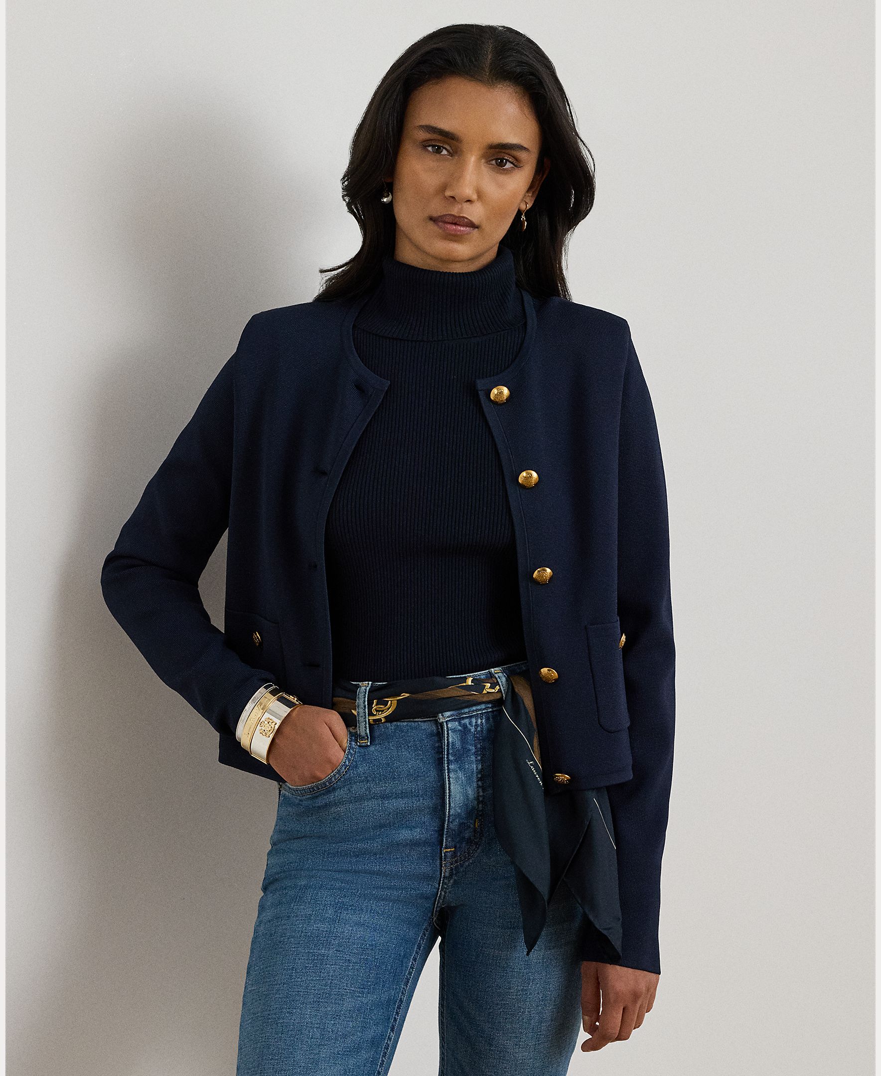 Imagem 0 de Casaco Recortado com Botões em Contraste