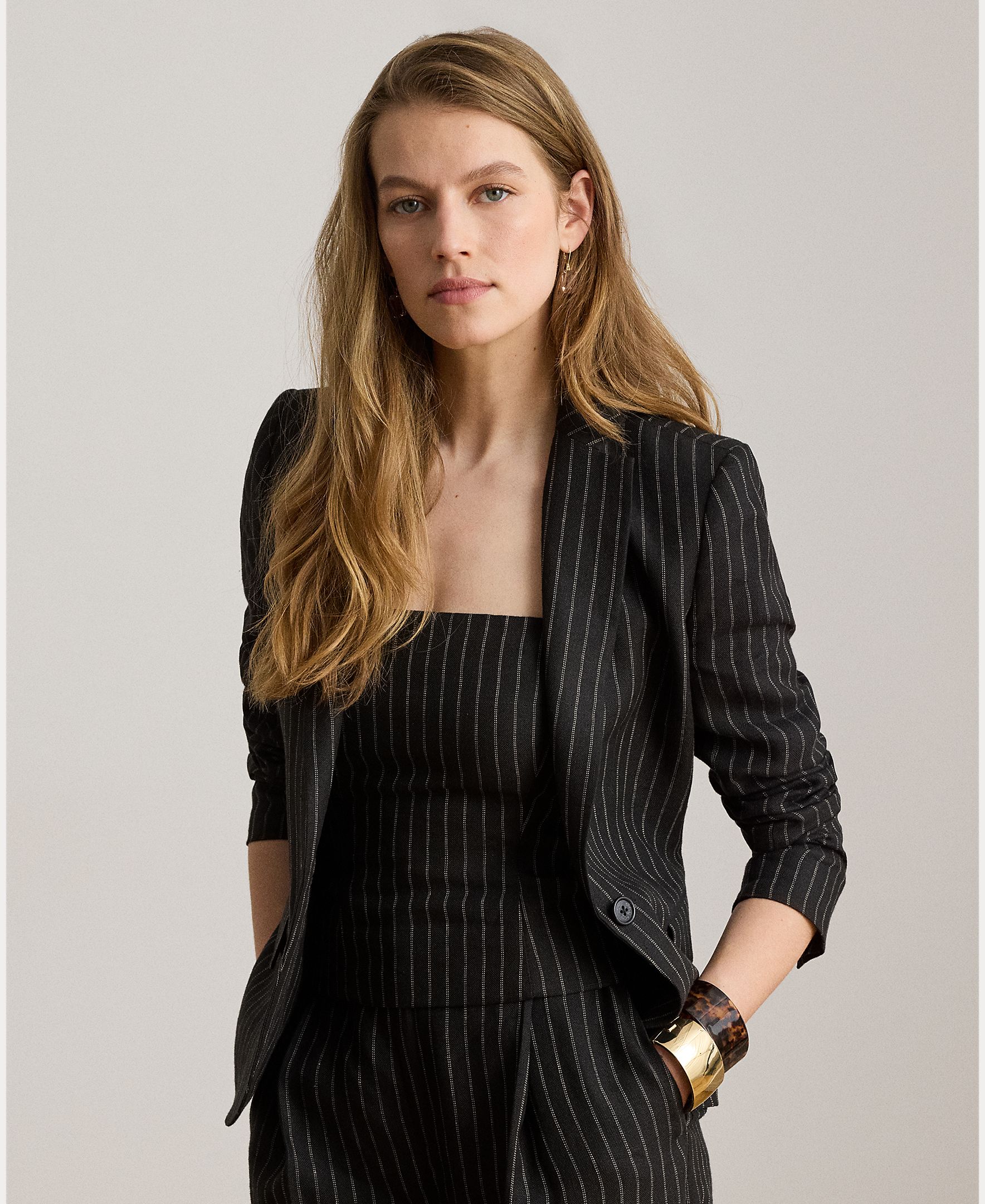 Blazer de Linho com Abotoadura Simples Preto-3