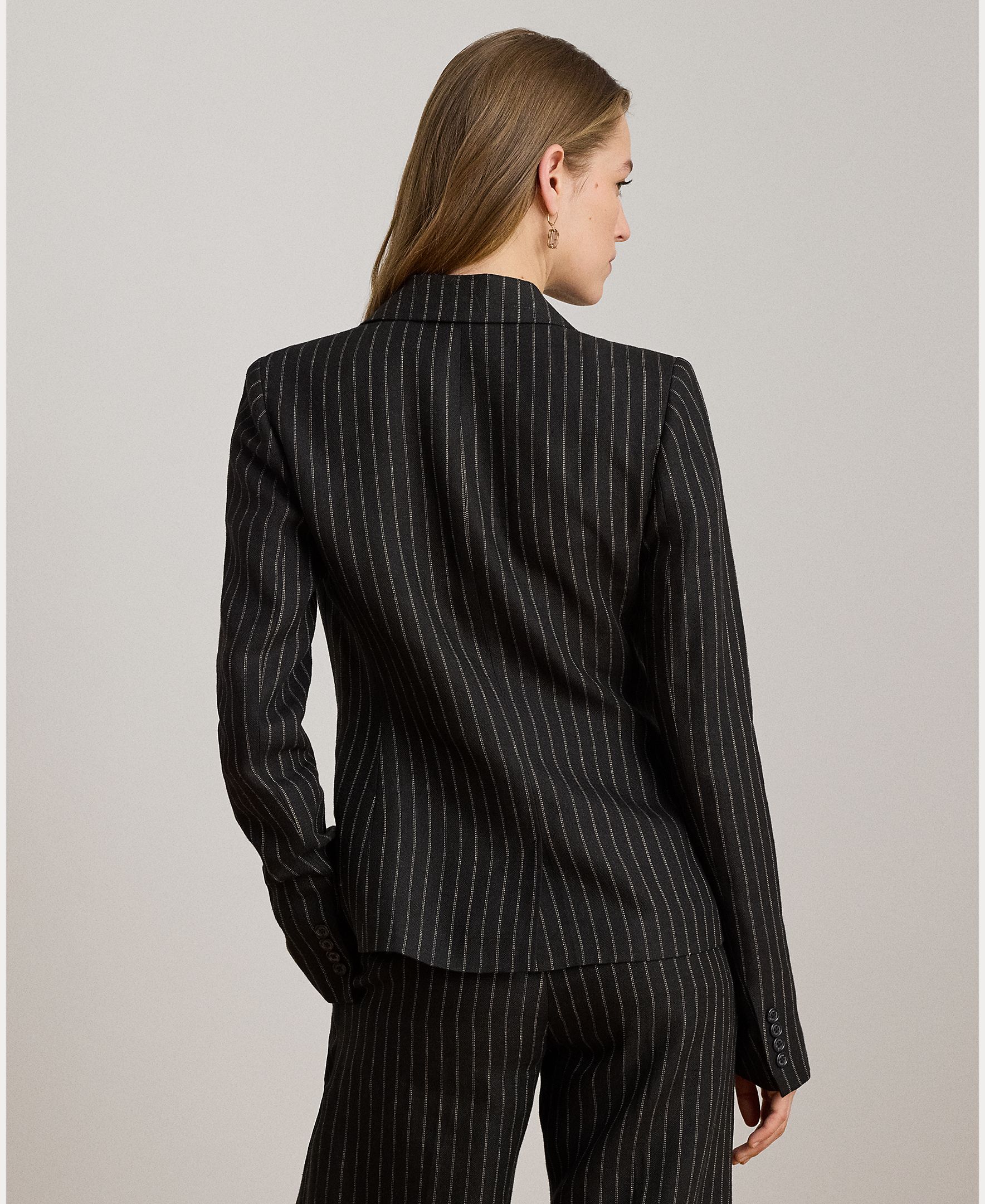 Blazer de Linho com Abotoadura Simples Preto-4