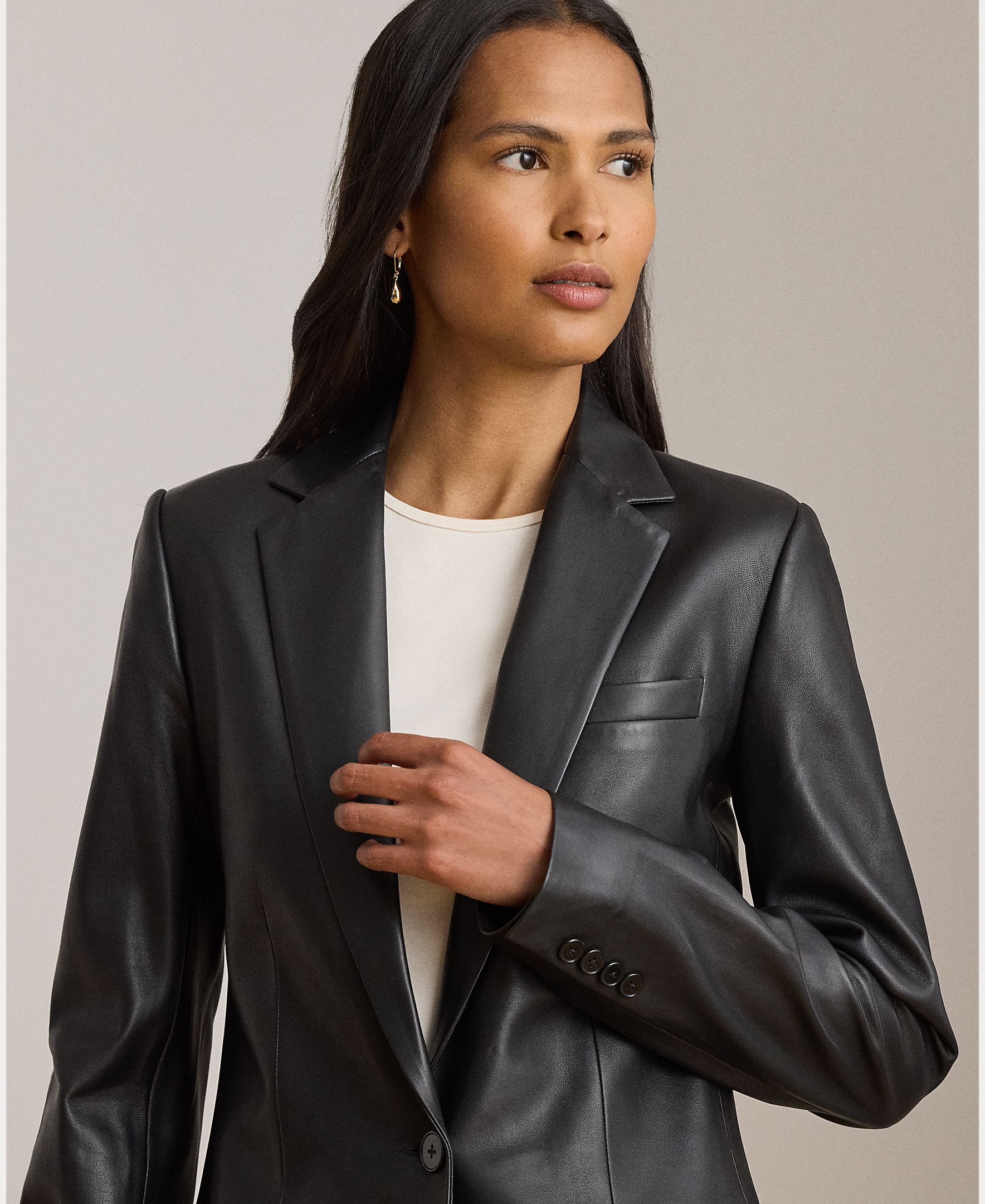 Blazer em Pele com Abotoadura Simples Preto-5