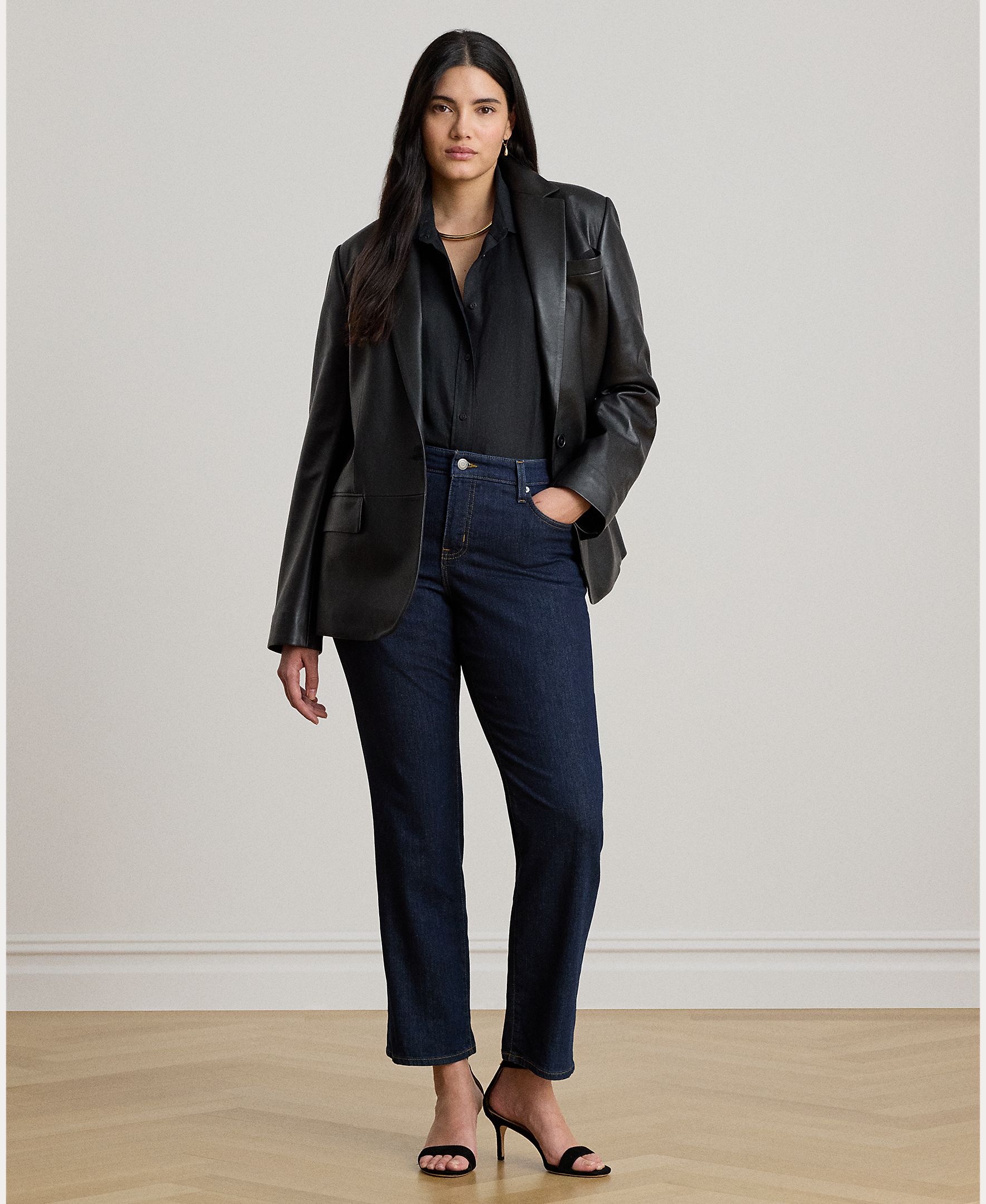Blazer em Pele com Abotoadura Simples Preto-8