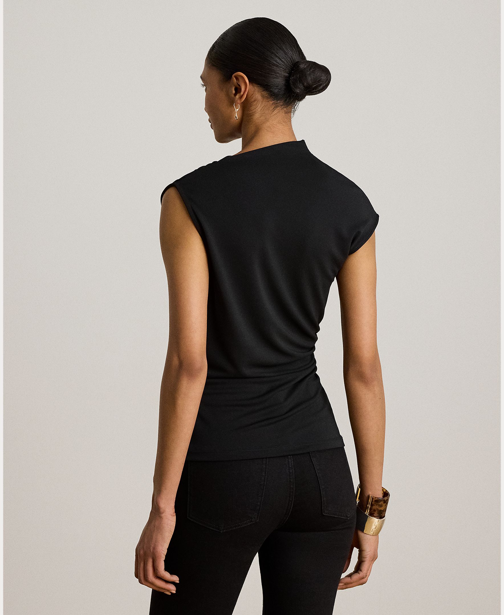 Camisola de Malha de Manga Curta com Gola Assimétrica Preto-3