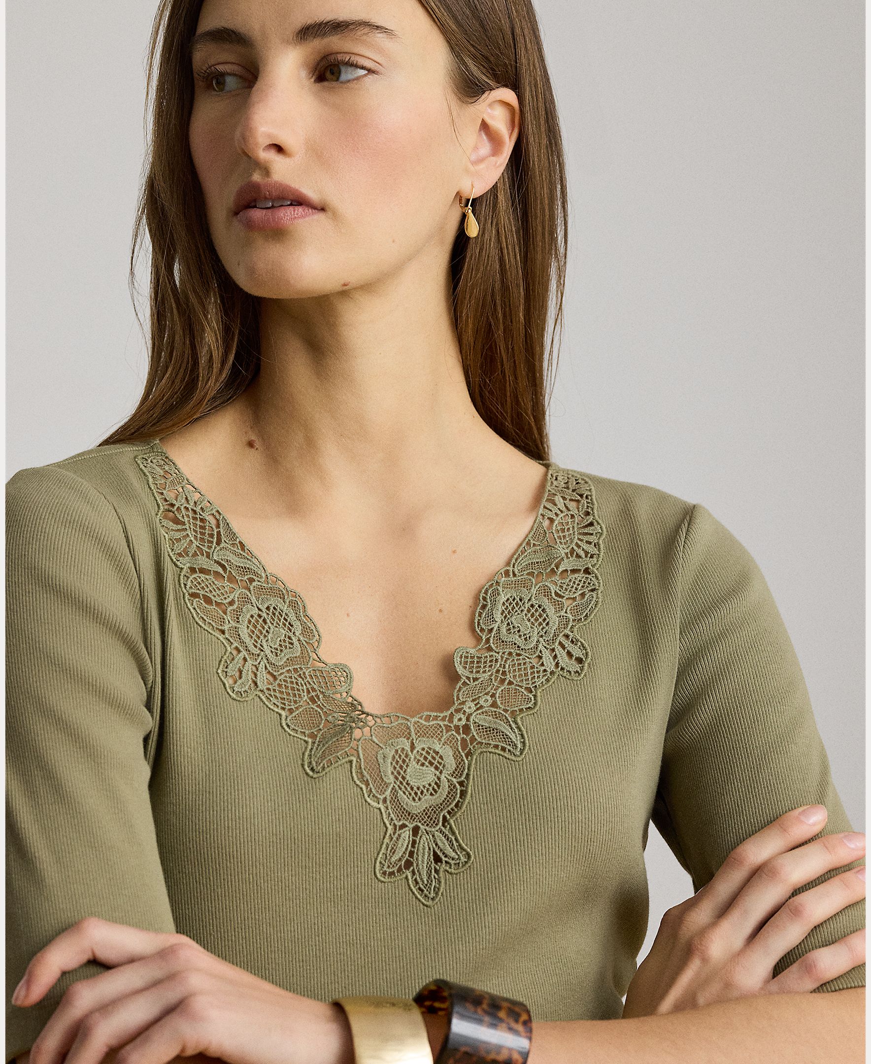 Camisola de Malha de Algodão Canelado com Detalhe de Bordado no Decote Caqui-4