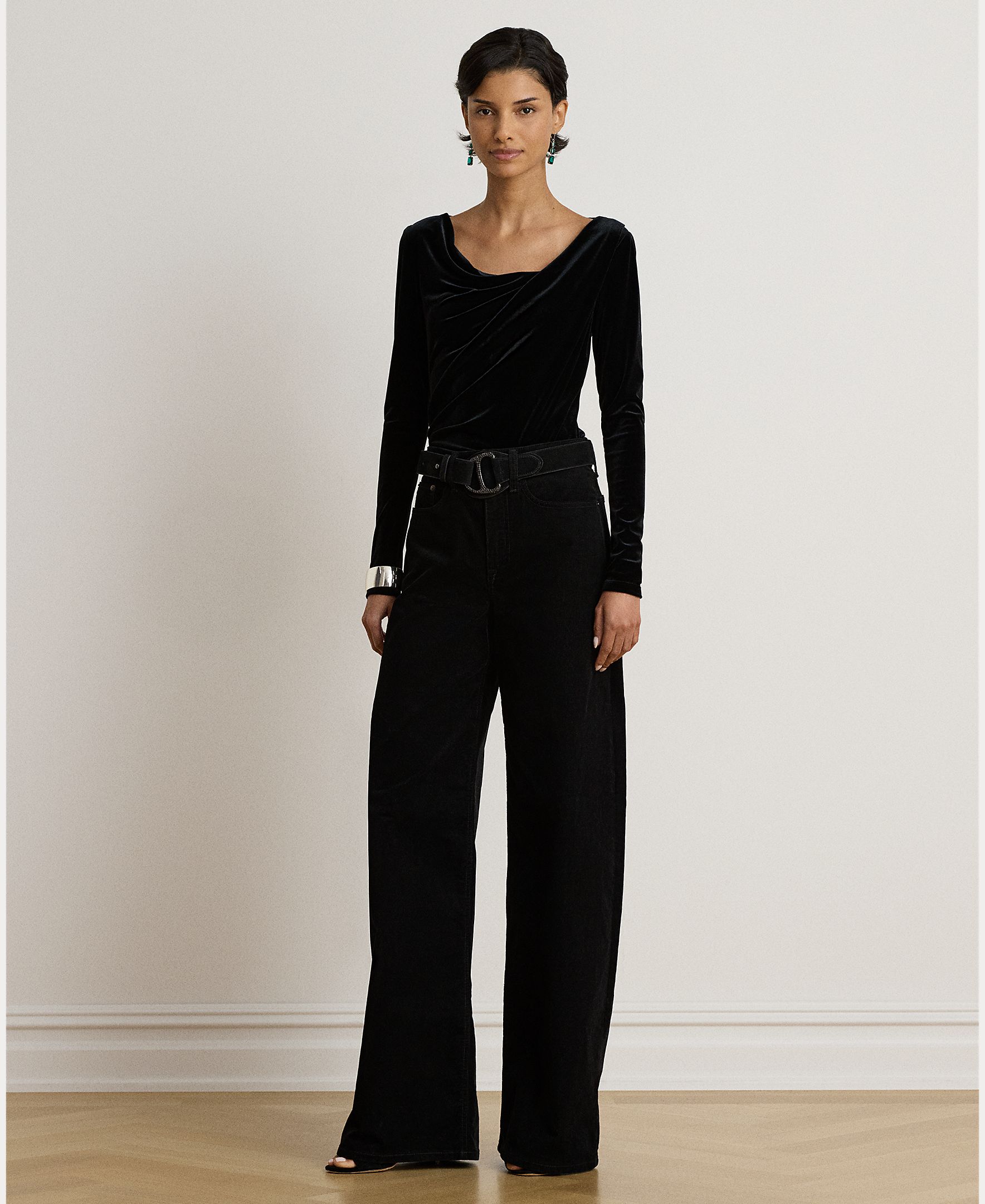Camisola de Malha de Veludo com Gola Assimétrica Preto-10
