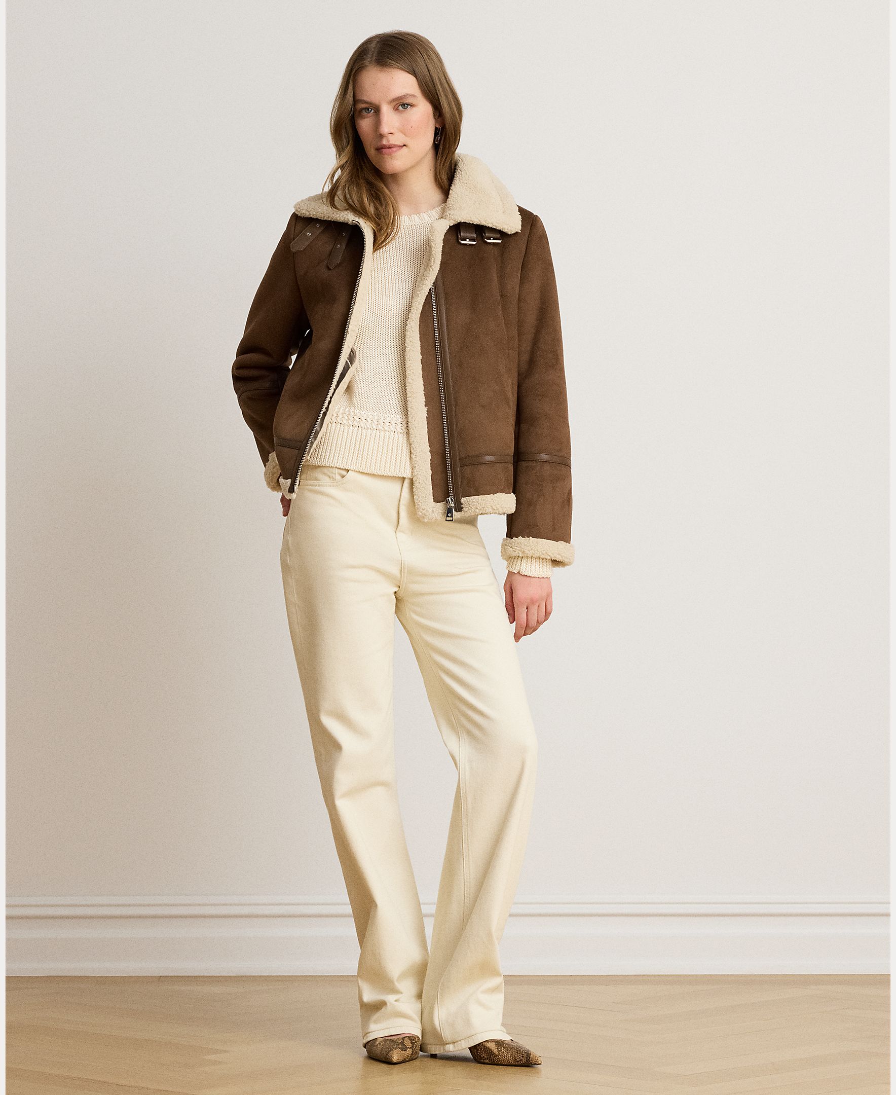 Imagen 0 de Chaqueta de mujer de ante sintético disponible en tallas grandes Marrón