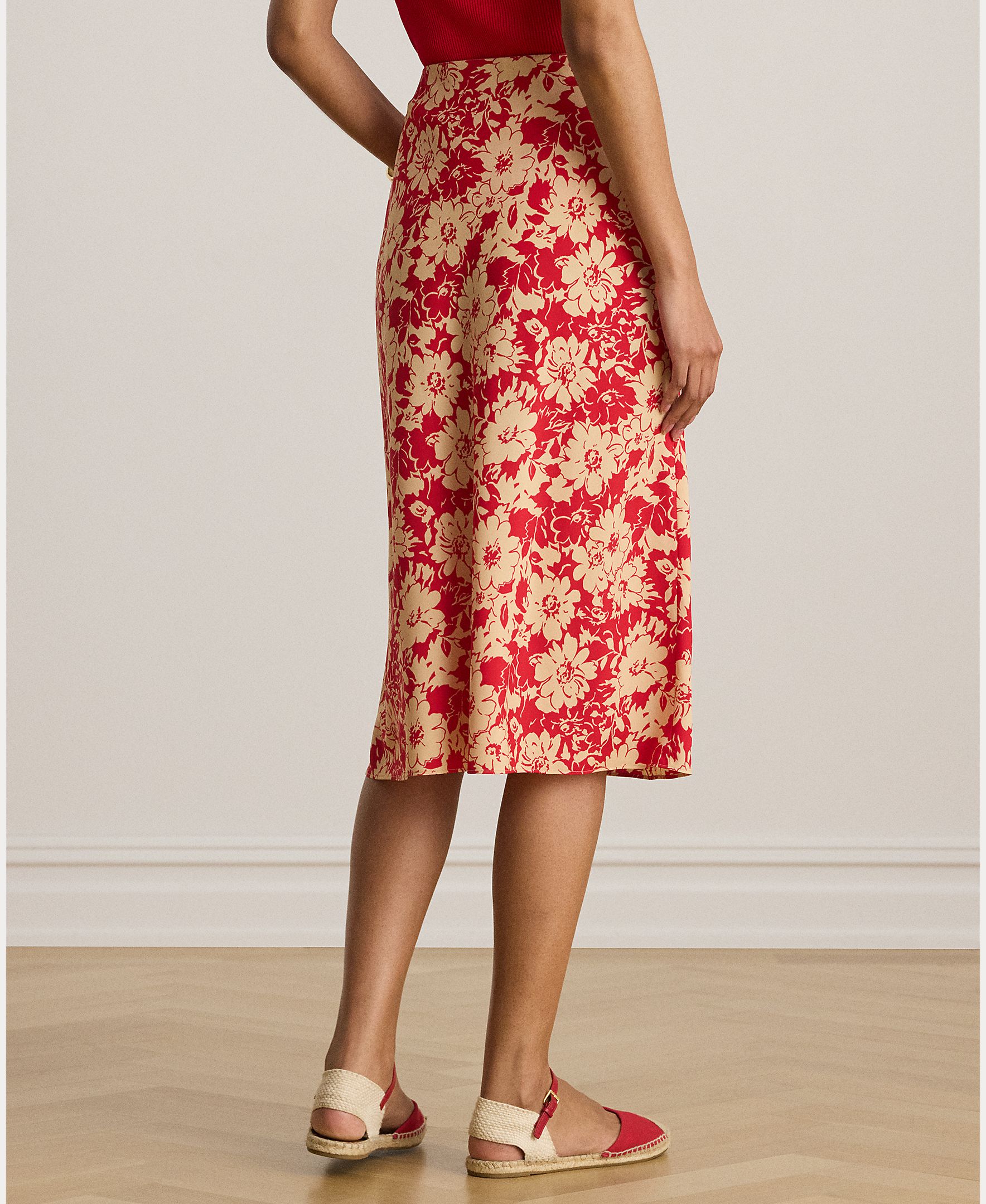 Saia Midi com Corte Evasê e Estampado Floral Vermelho-2