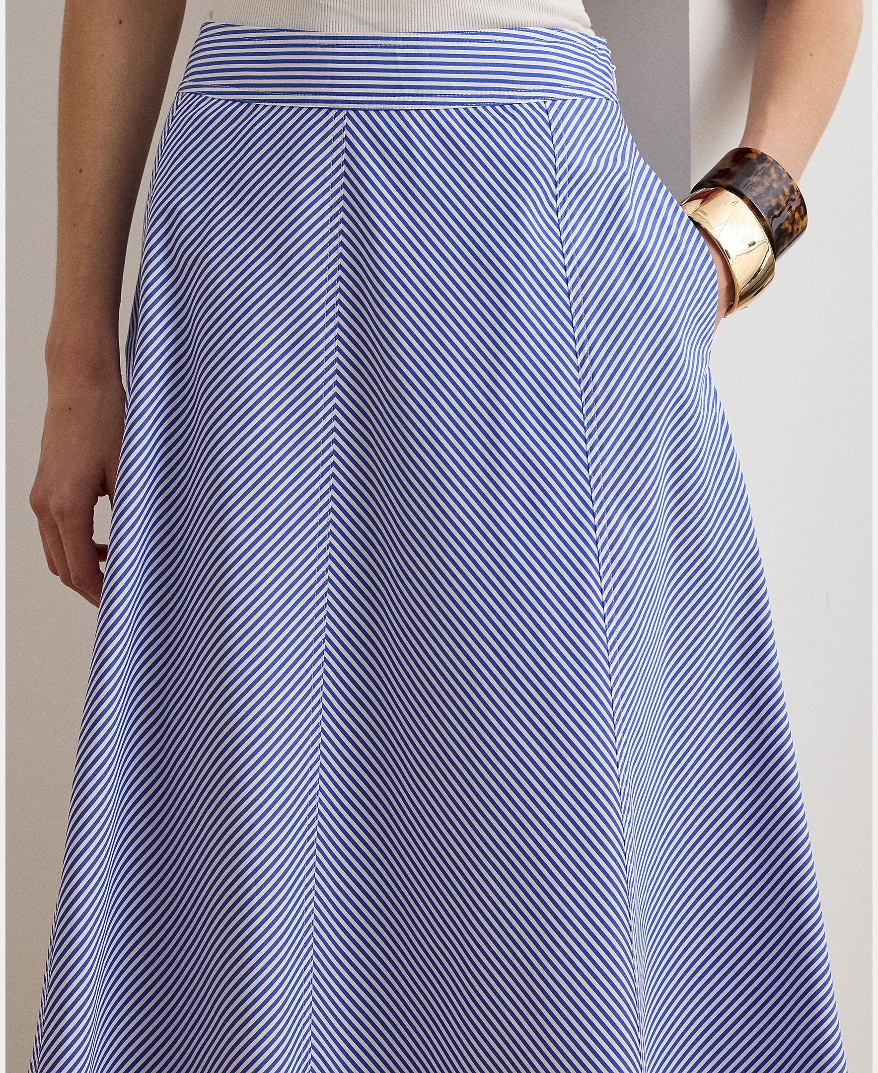 Saia Midi com Corte Evasê e Estampado Azul-4
