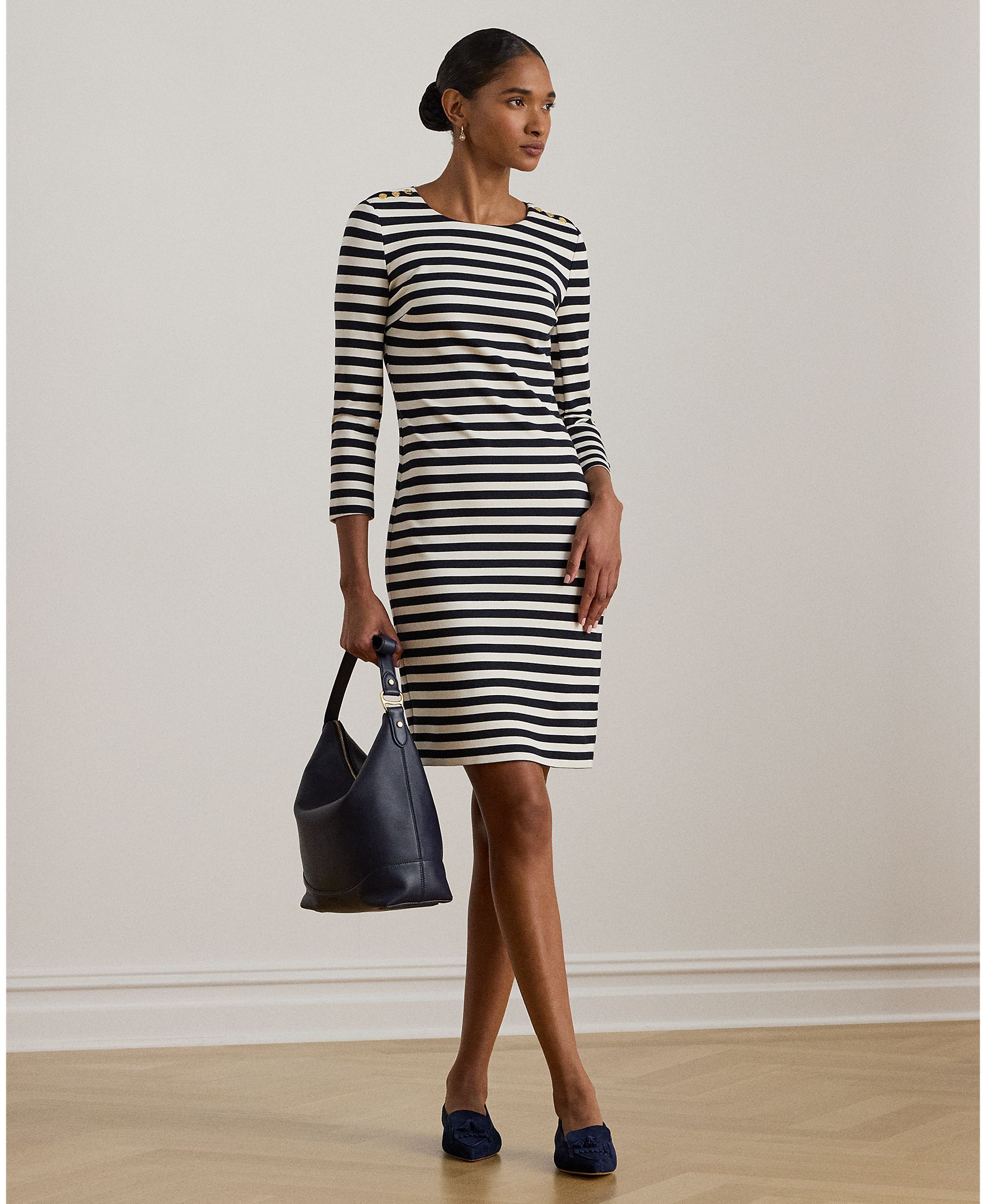 Imagem 0 de Vestido Curto Cintado com Estampado