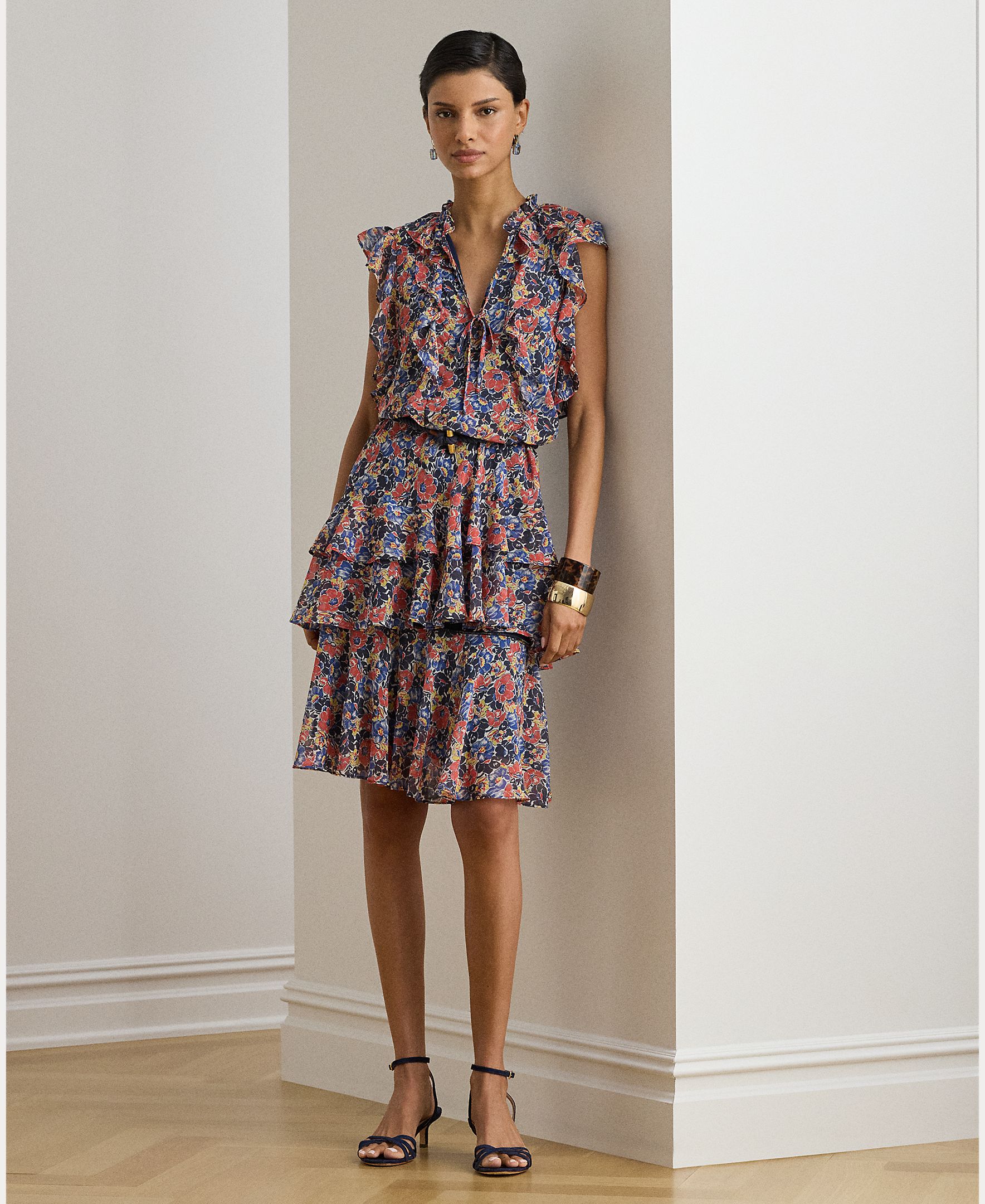 Imagem 0 de Vestido Curto com Folhos e Estampado