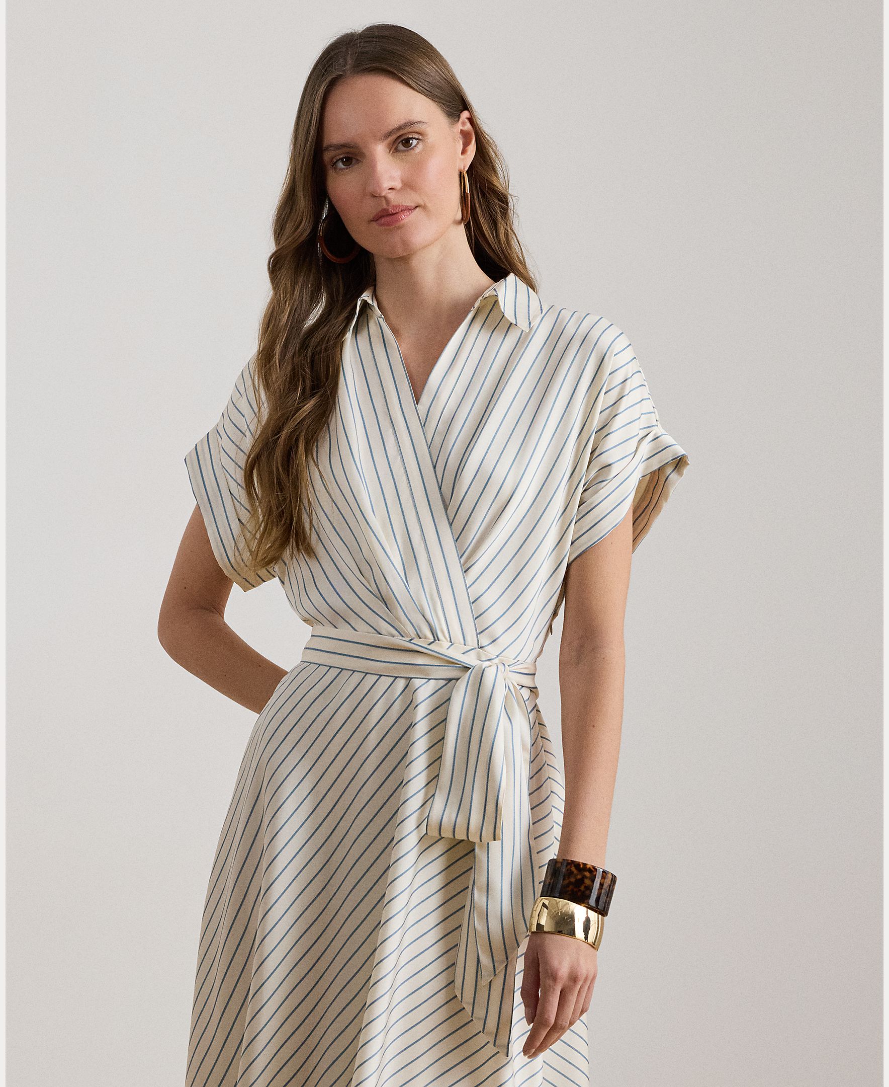 Lauren Ralph Lauren - Vestido midi cruzado de manga corta.