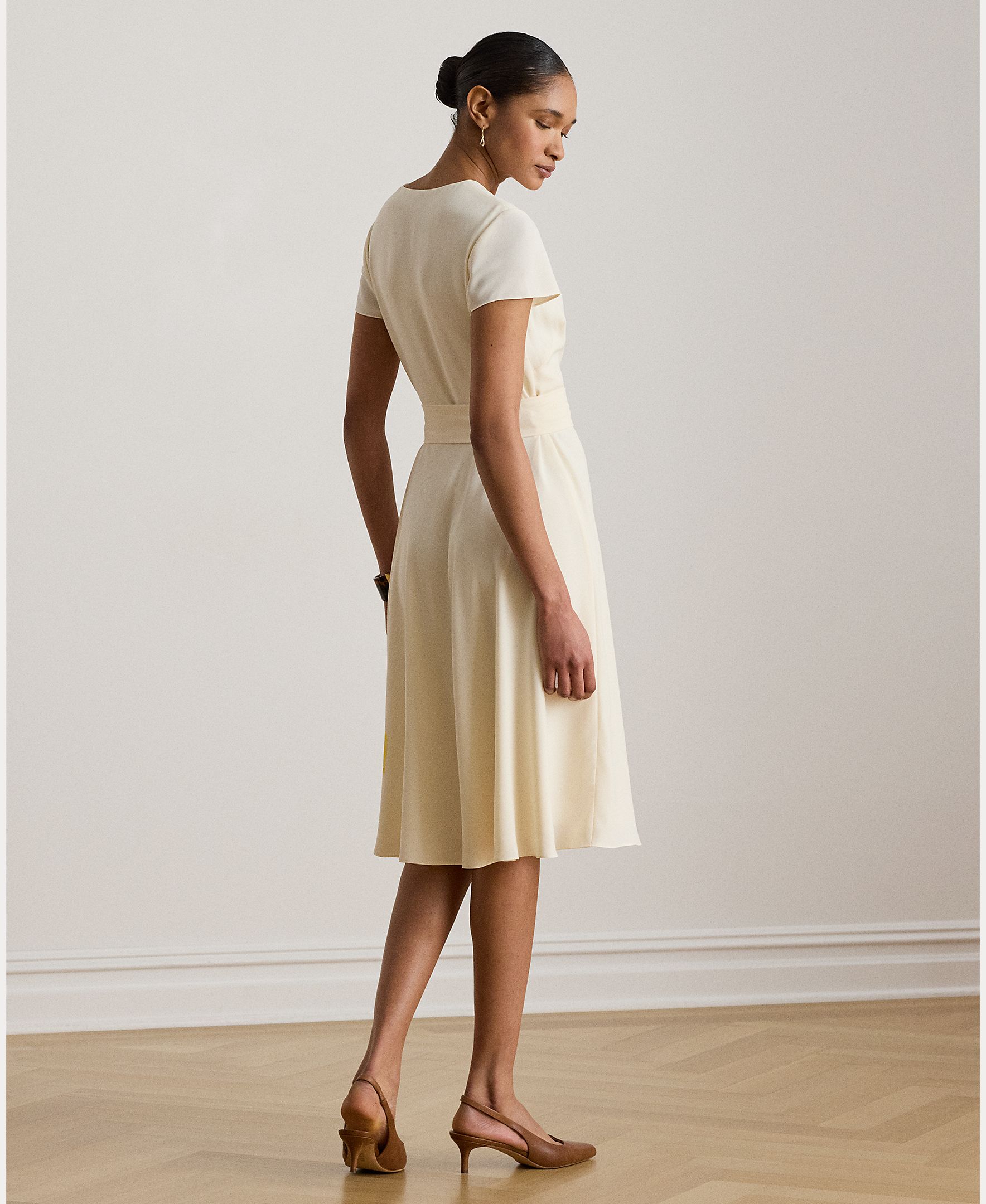 Vestido Midi Cruzado com Cinto Creme-3