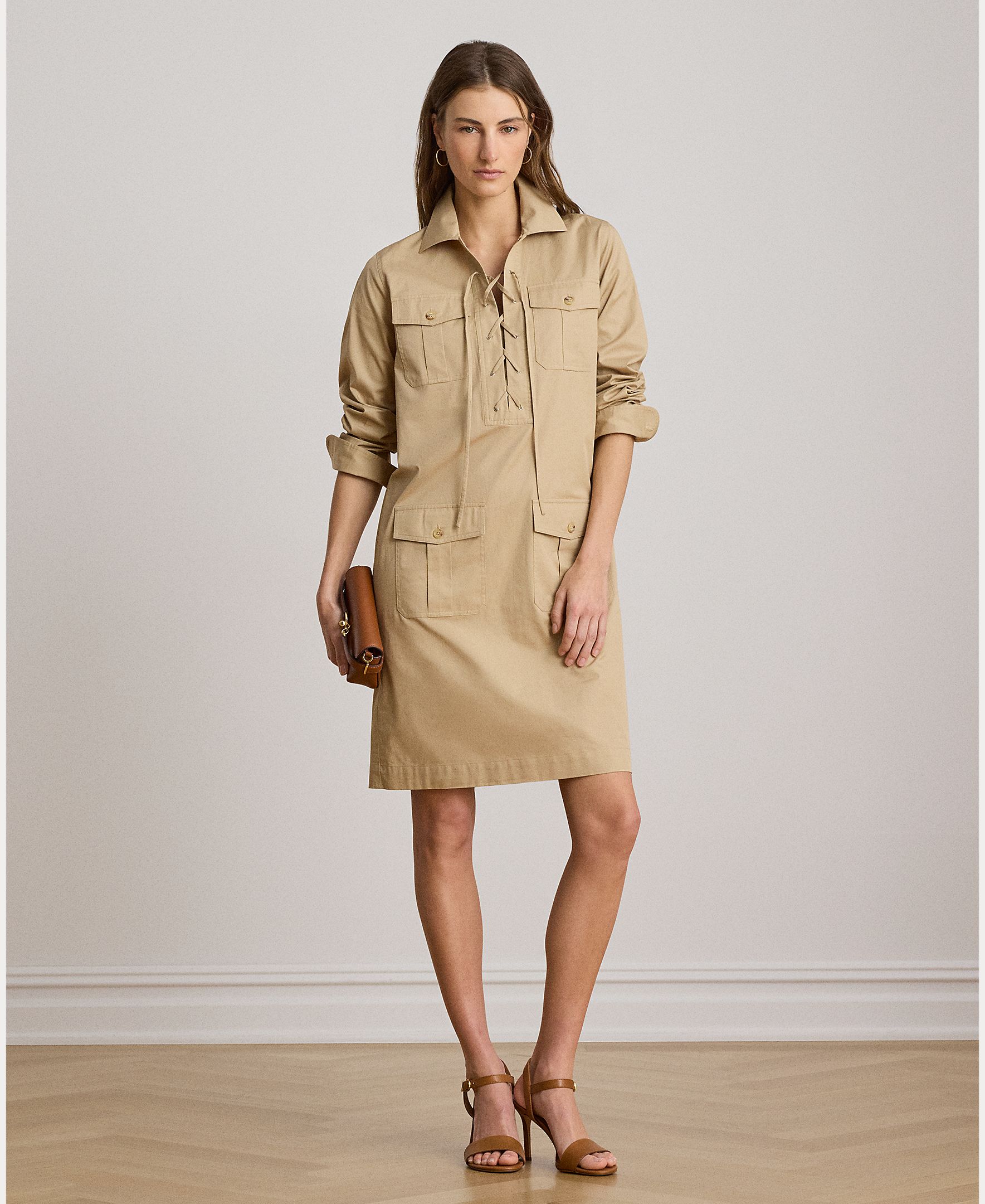Imagem 0 de Vestido Curto de Algodão com Bolsos de Remendo