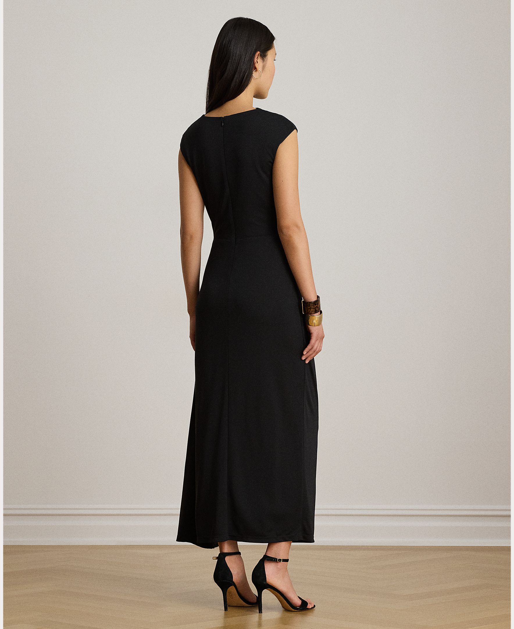 Vestido Comprido de Malha com um Toque Elástico e Manga Casquete Preto-4