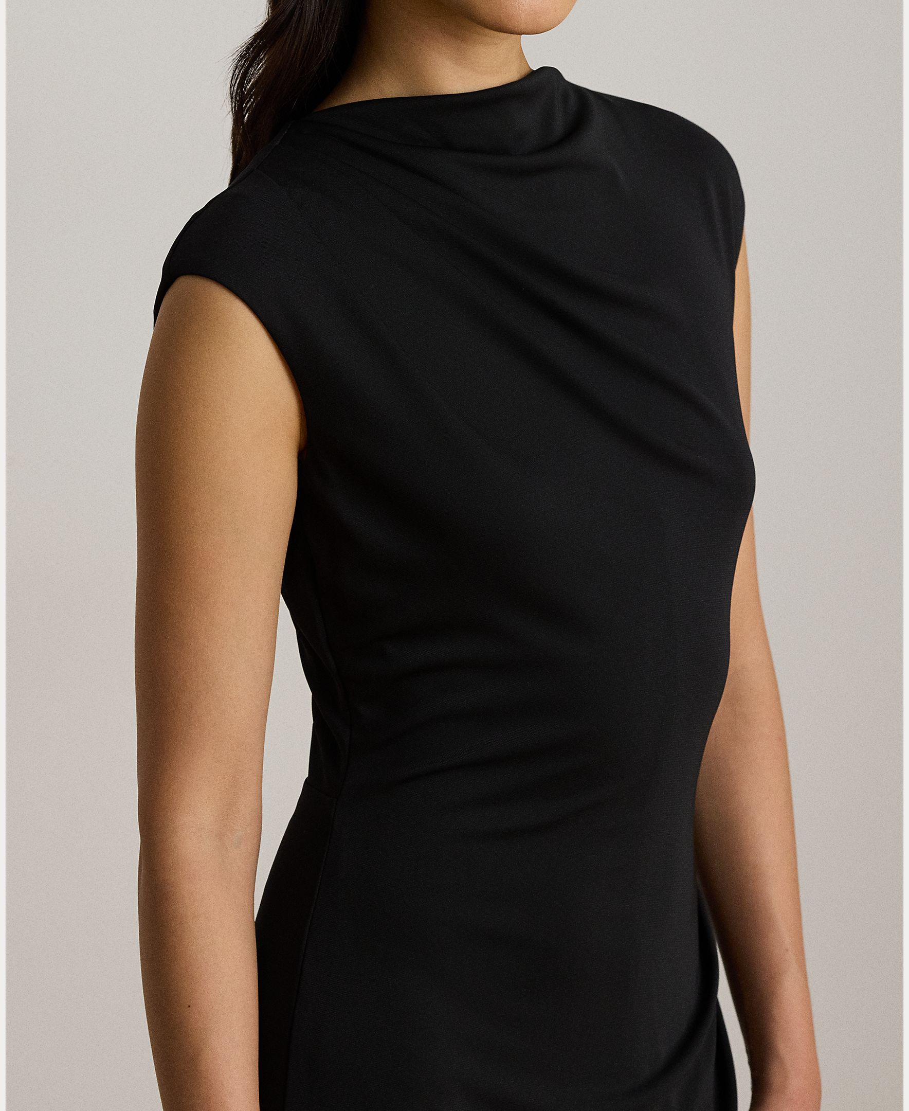 Vestido Comprido de Malha com um Toque Elástico e Manga Casquete Preto-5