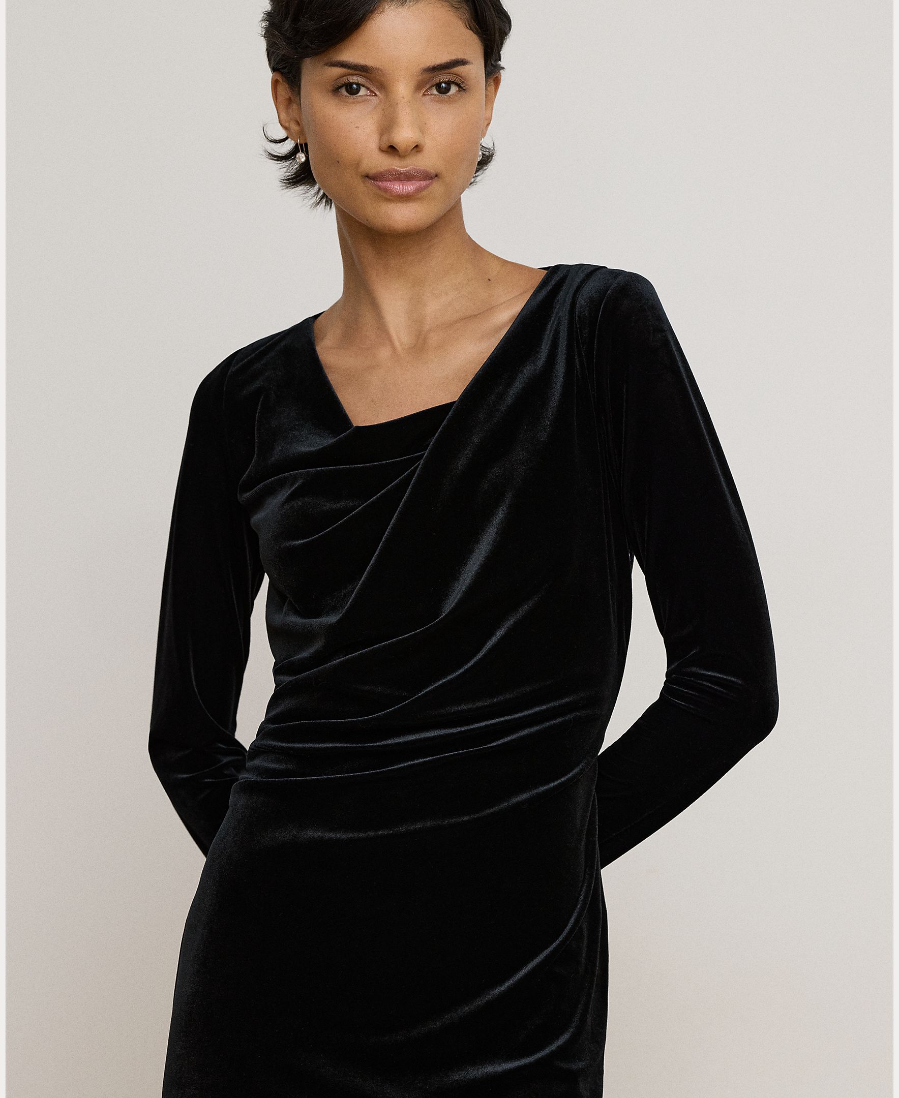 Vestido Midi de Cocktail de Veludo Preto-5