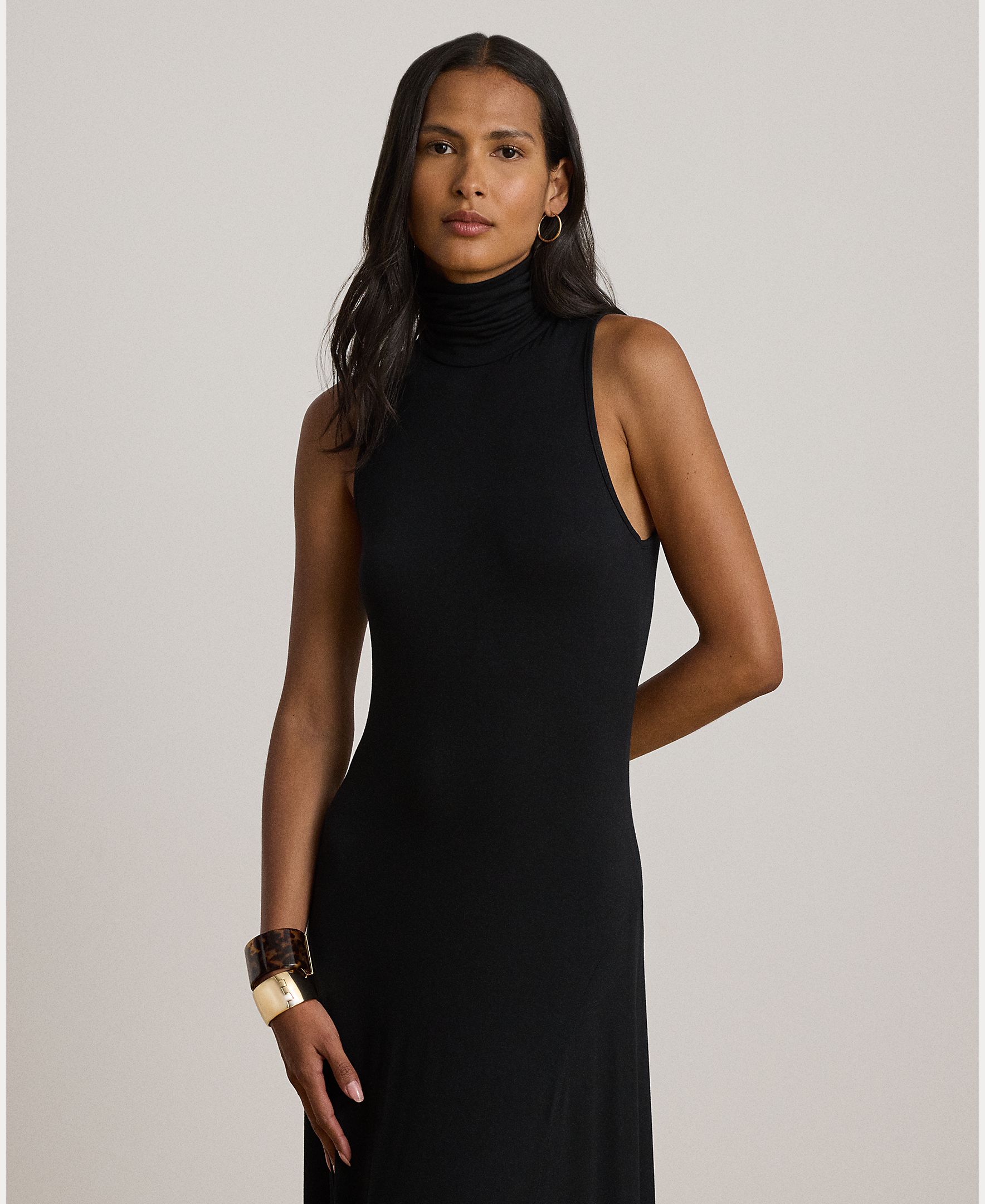 Vestido Comprido sem Mangas e com Gola Alta Preto-3