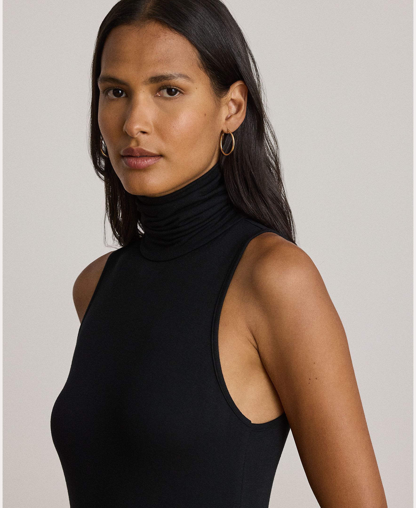 Vestido Comprido sem Mangas e com Gola Alta Preto-5