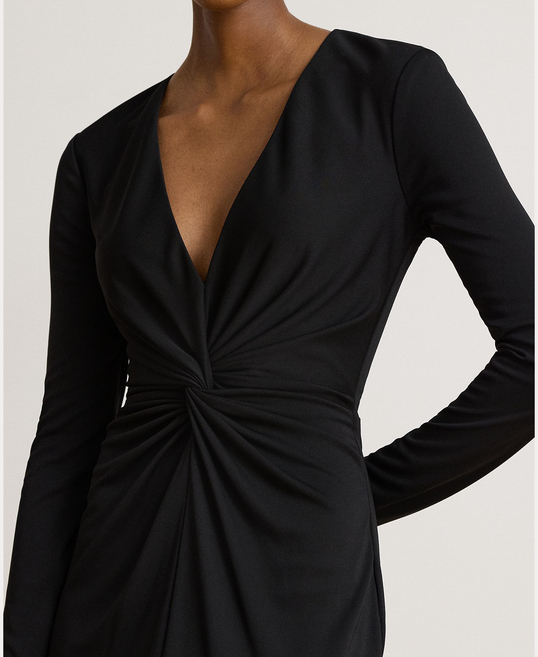 Vestido Comprido Tamanhos Grandes com Nó na Cintura Preto-4