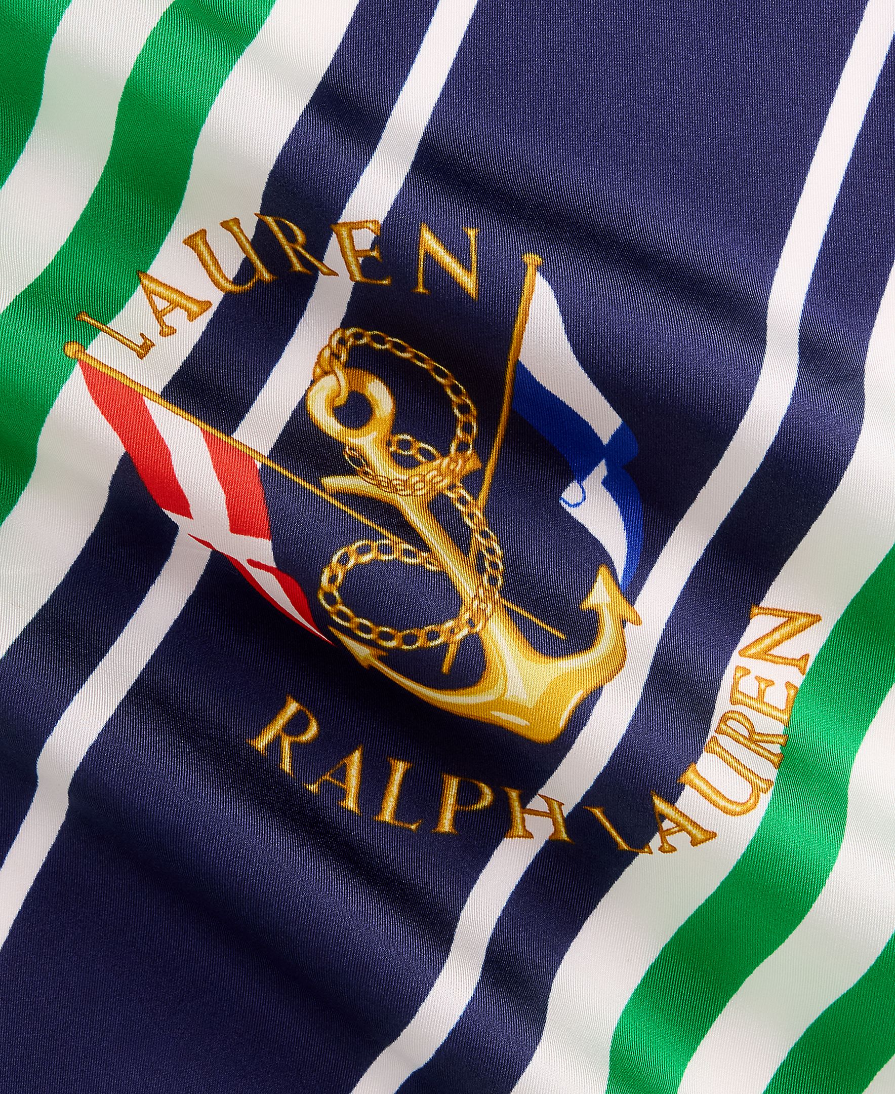 Lenço Quadrado de Seda com Estampado Verde-3