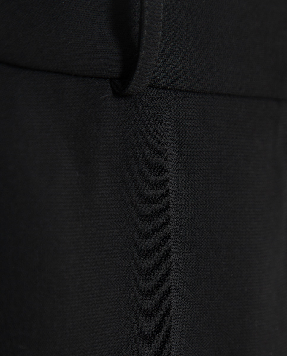 Calças Regular em Crepe Preto-5