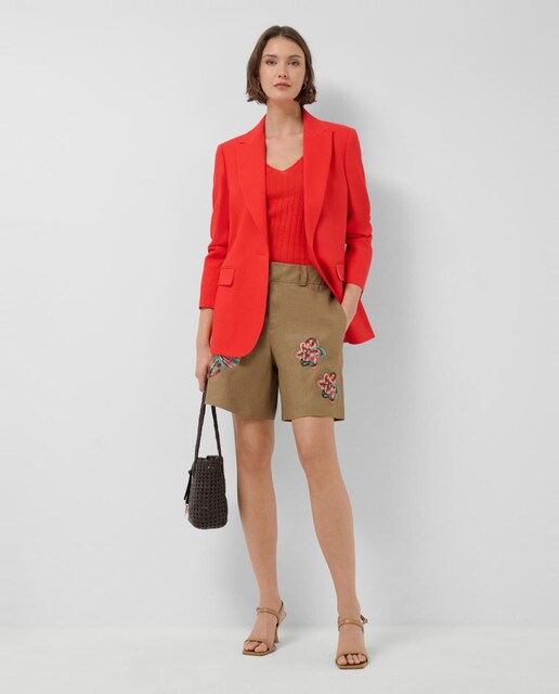 Bermuda de mujer lino con  bordado floral