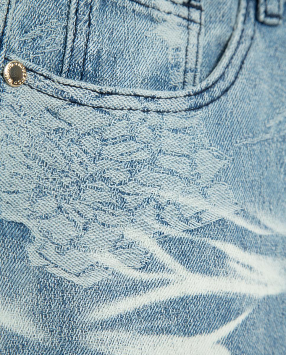 Jeans Largas com Jacquard e Lavagens Azul-6