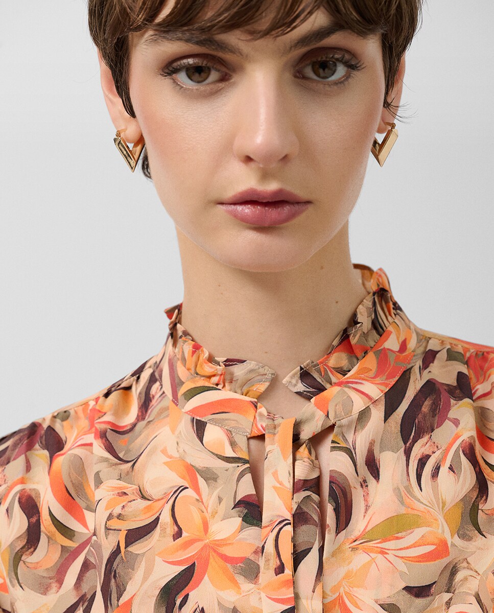 Blusa de Chiffon com Folhos e Estampado Floral Laranja-3