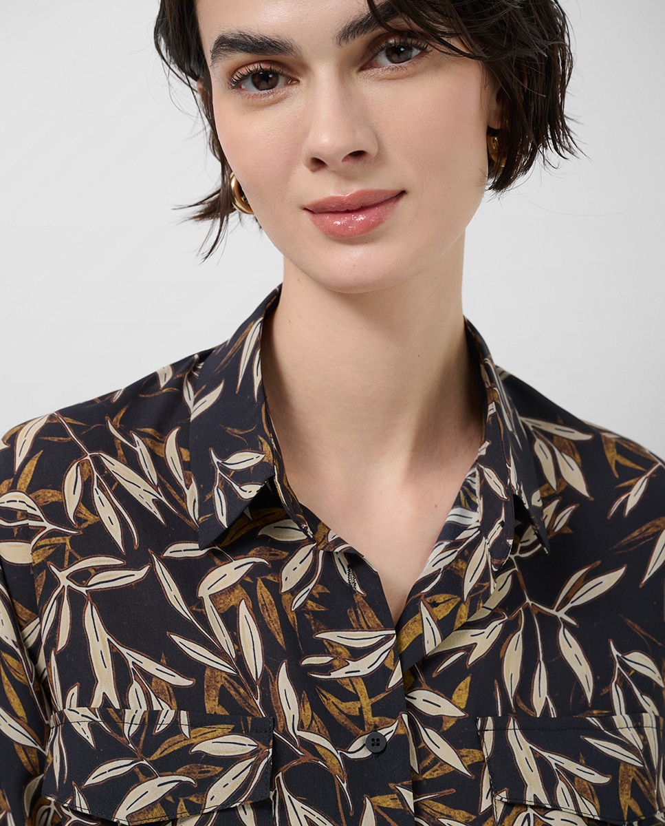 Blusa Oversize de Crepe com Estampado de Folhas Preto-2