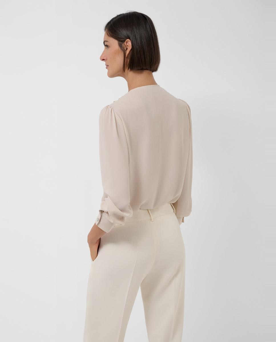 Blusa Fluida com Folhos no Peito Cru-3