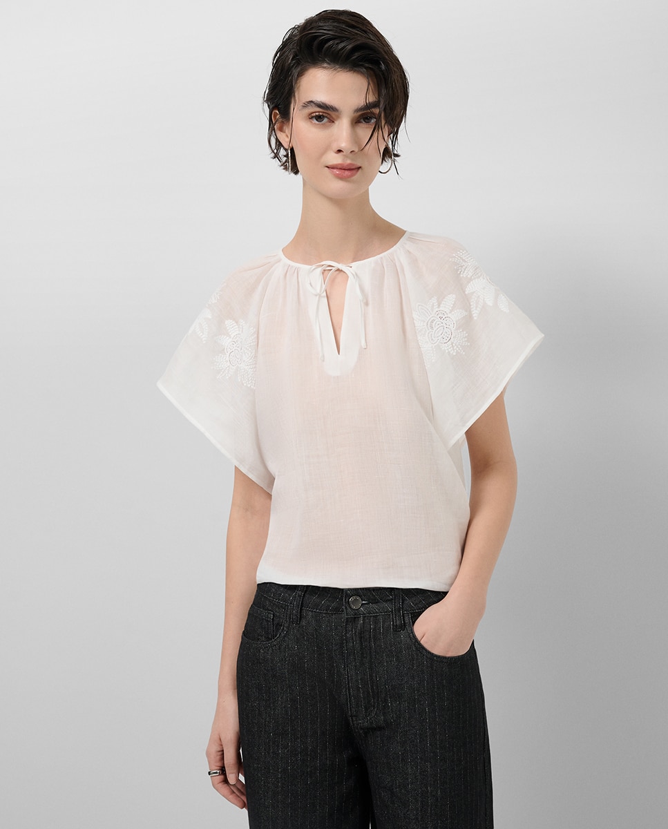 Imagem 0 de Blusa com Bordado Floral