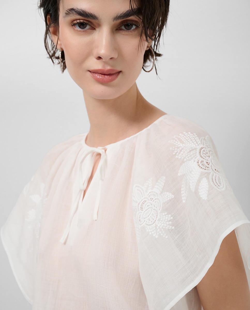 Blusa com Bordado Floral Cru-2