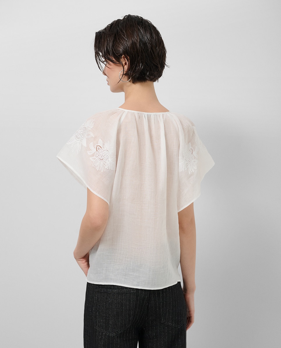 Blusa com Bordado Floral Cru-3