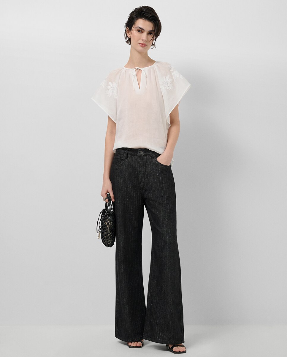 Blusa com Bordado Floral Cru-6