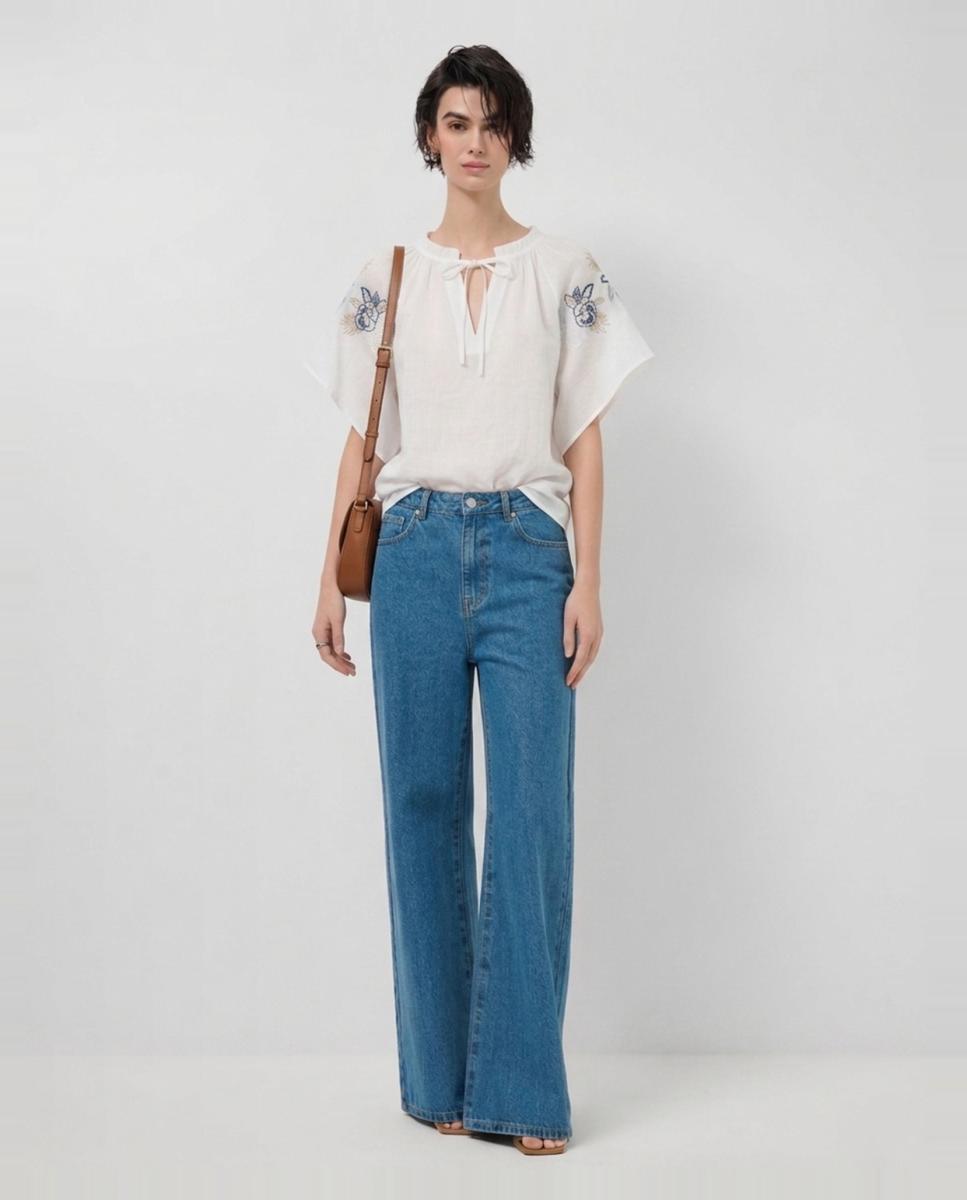 Imagem 0 de Blusa com Bordado Floral