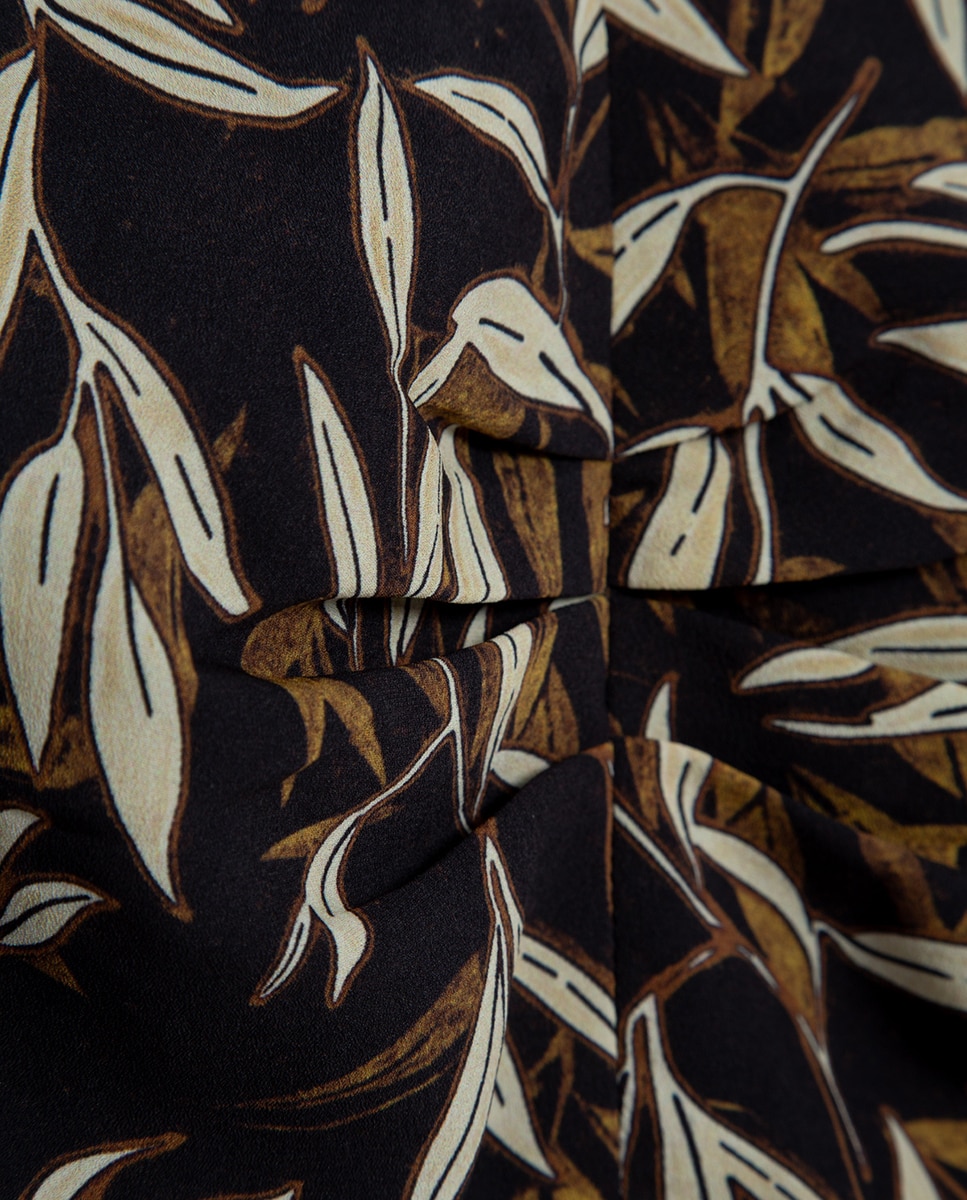 Crop Top de Crepe com Estampado de Folhas Preto-4