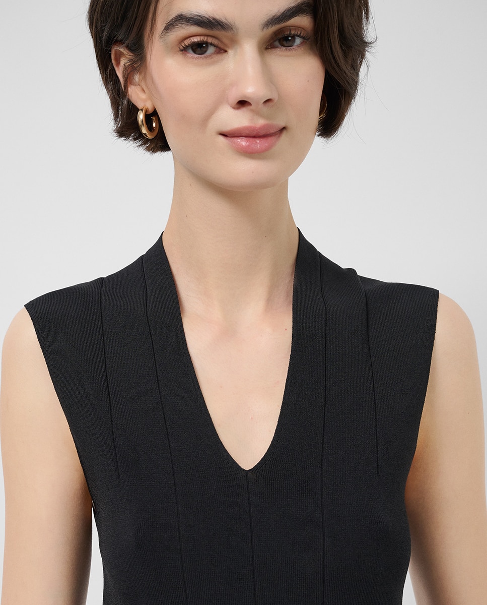 Top de Malha Roma com Decote em Bico Preto-2