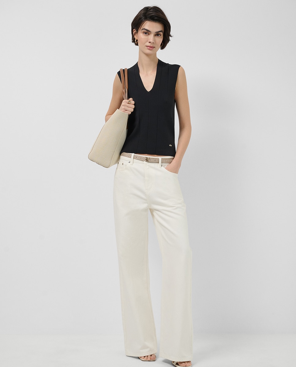 Top de Malha Roma com Decote em Bico Preto-6