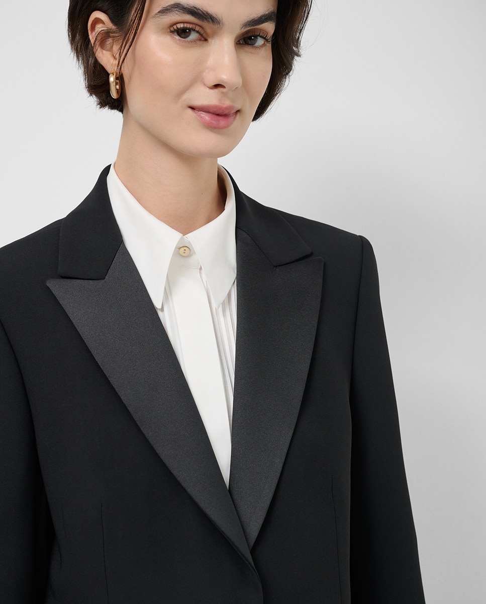 Blazer de Smoking em Crepe Preto-2