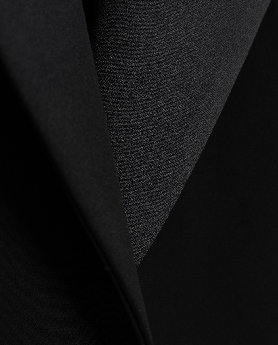 Blazer de Smoking em Crepe Preto-6