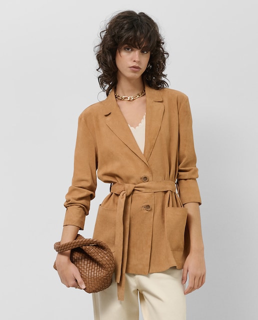 Imagen 0 de Chaqueta de mujer con cinturón ante