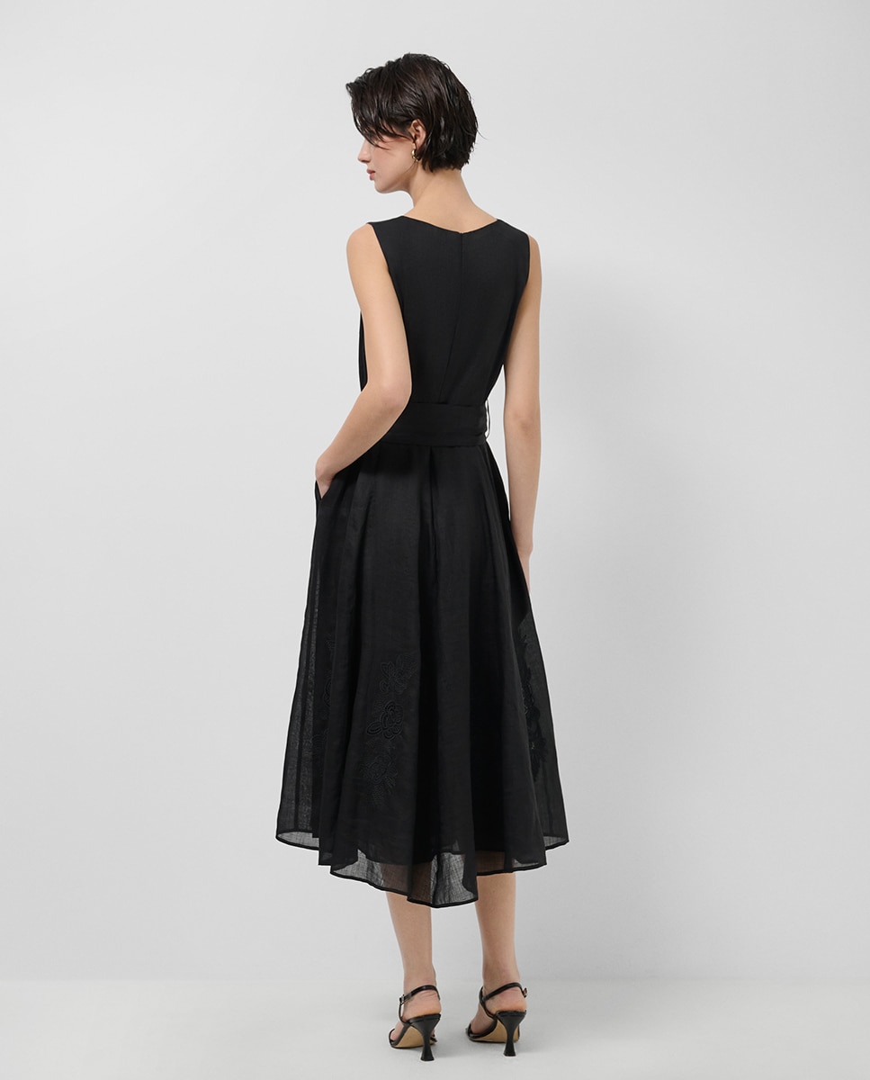 Vestido com bordado floral Preto-4