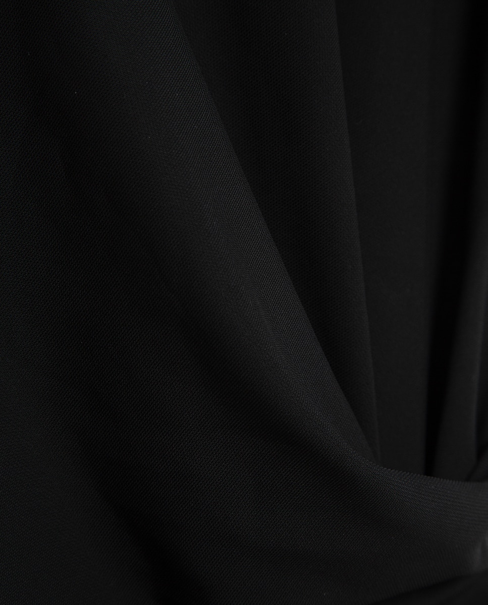 Vestido Franzido de Malha com Manga Curta Preto-6