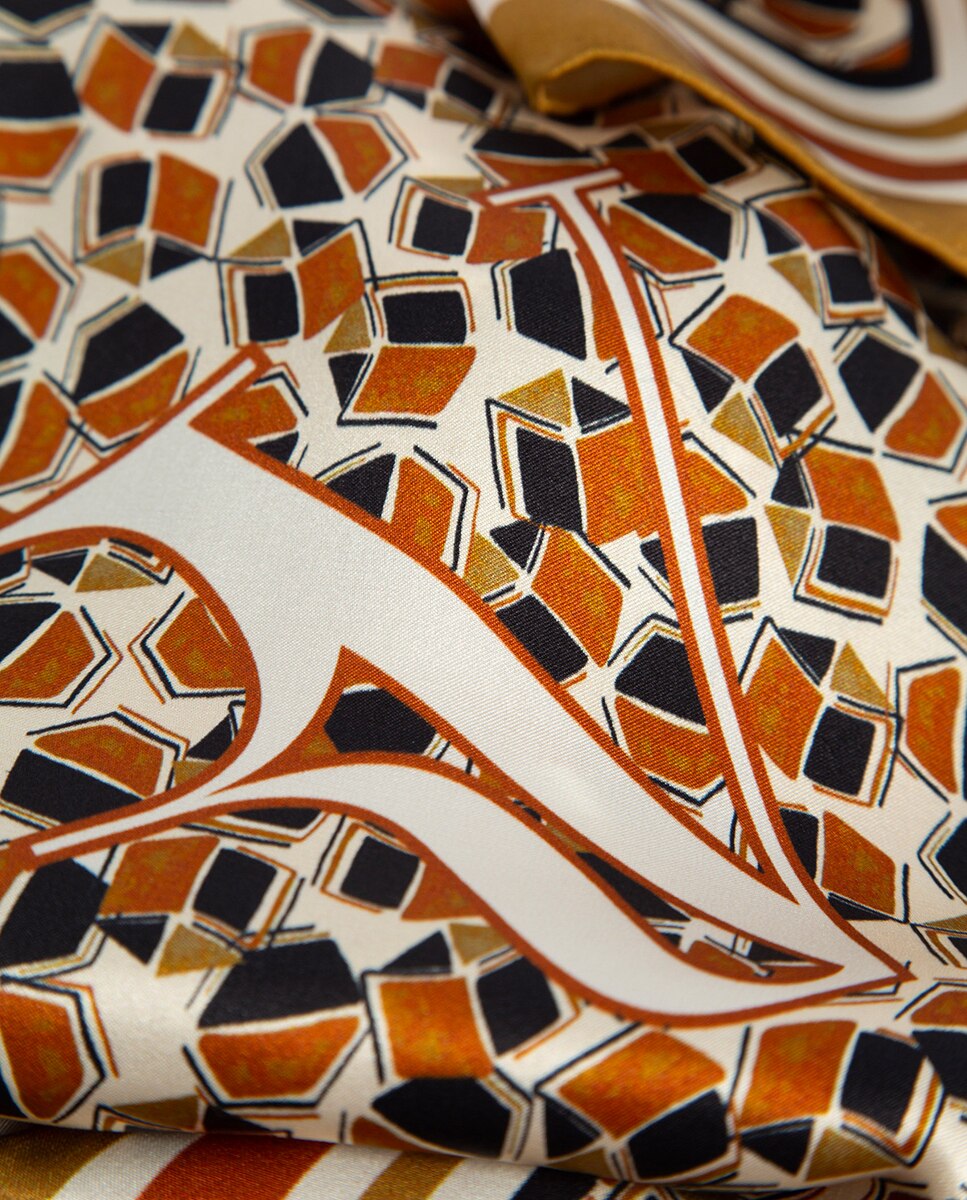 Lenço de Seda com Estampado Geométrico Castanho-2