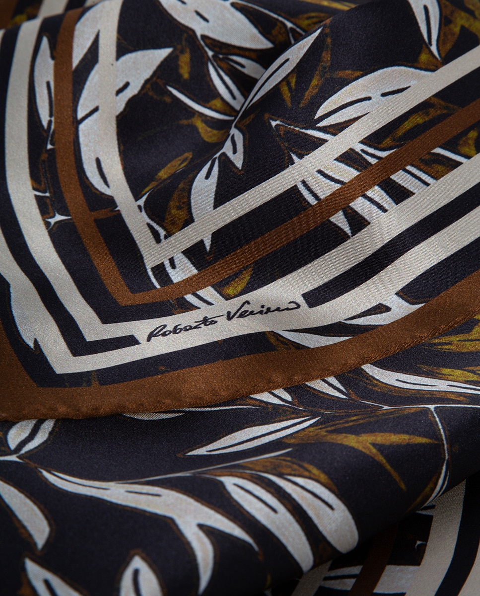 Lenço de Seda com Estampado Vegetal Preto-2