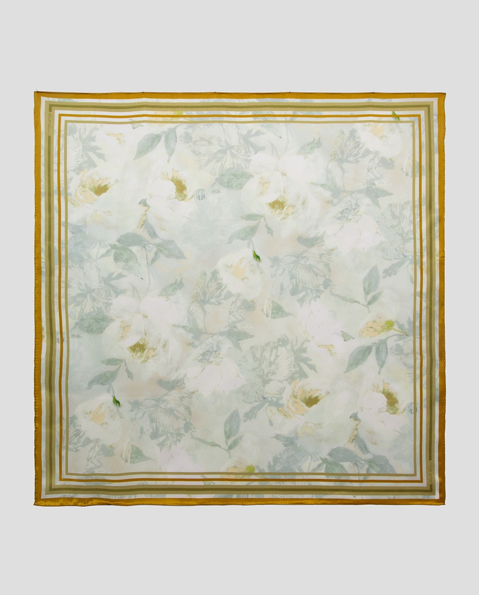 Imagem 0 de Lenço com Estampado Floral e em Seda
