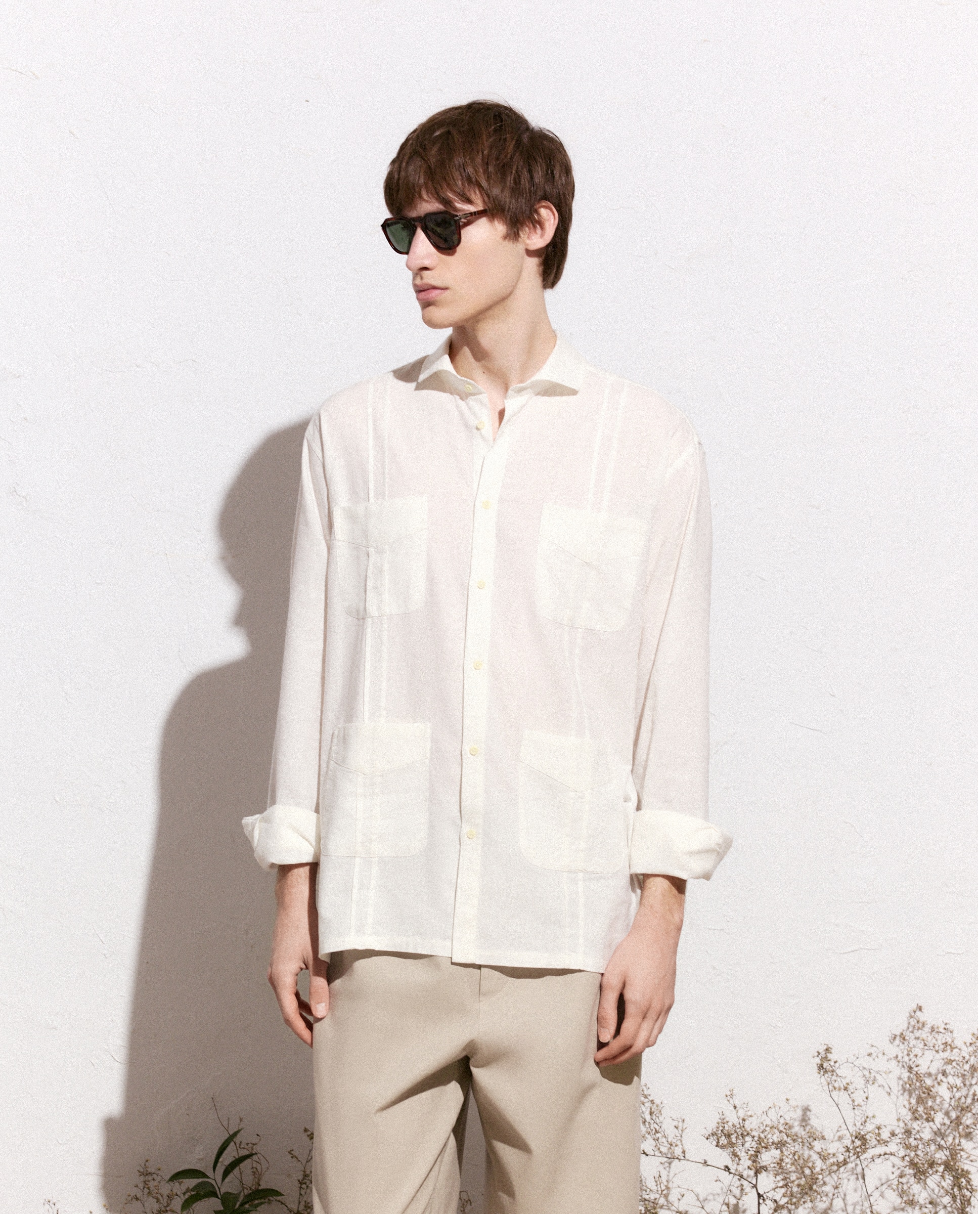Imagem 0 de Camisa Lisa de Linho Estilo Guayabera
