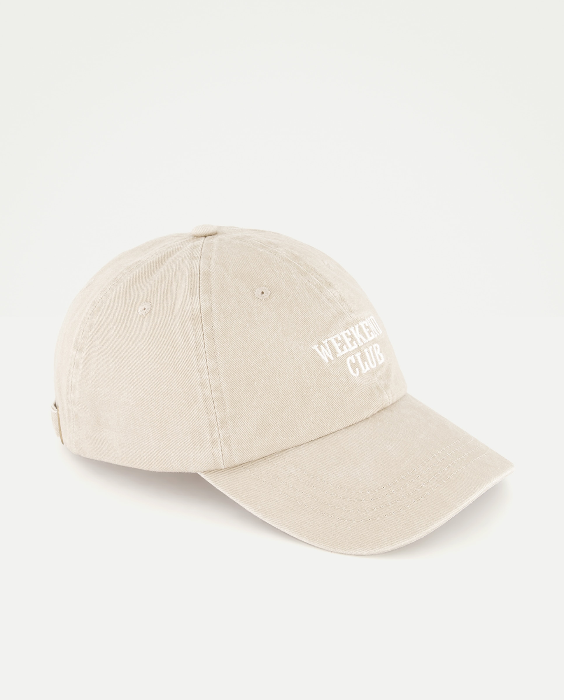 Imagem 0 de Boné com Bordado de Fantasia