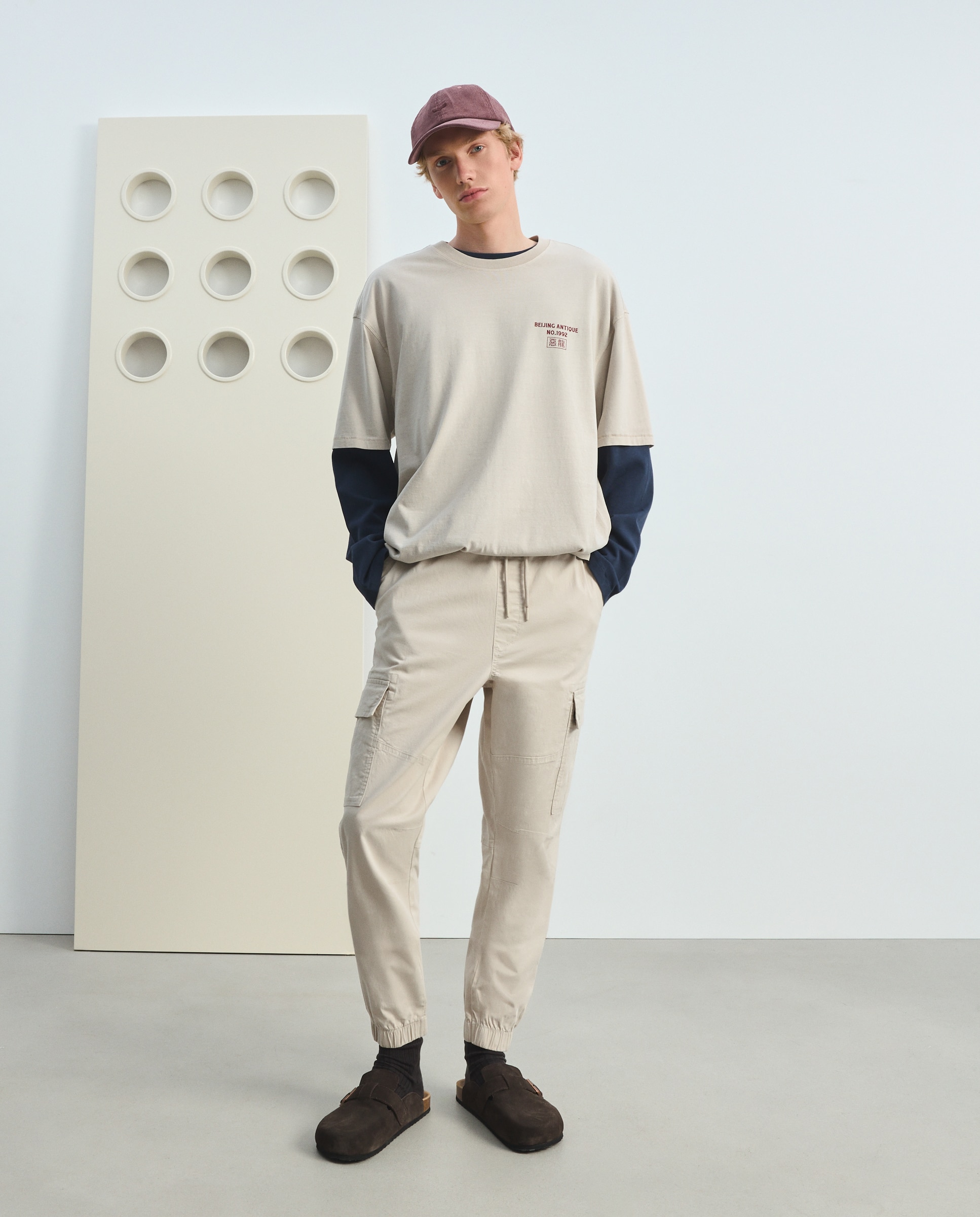 Imagen 1 de Pantalón de hombre multibolsillos con goma en el bajo. - Green Coast - Hielo Hielo