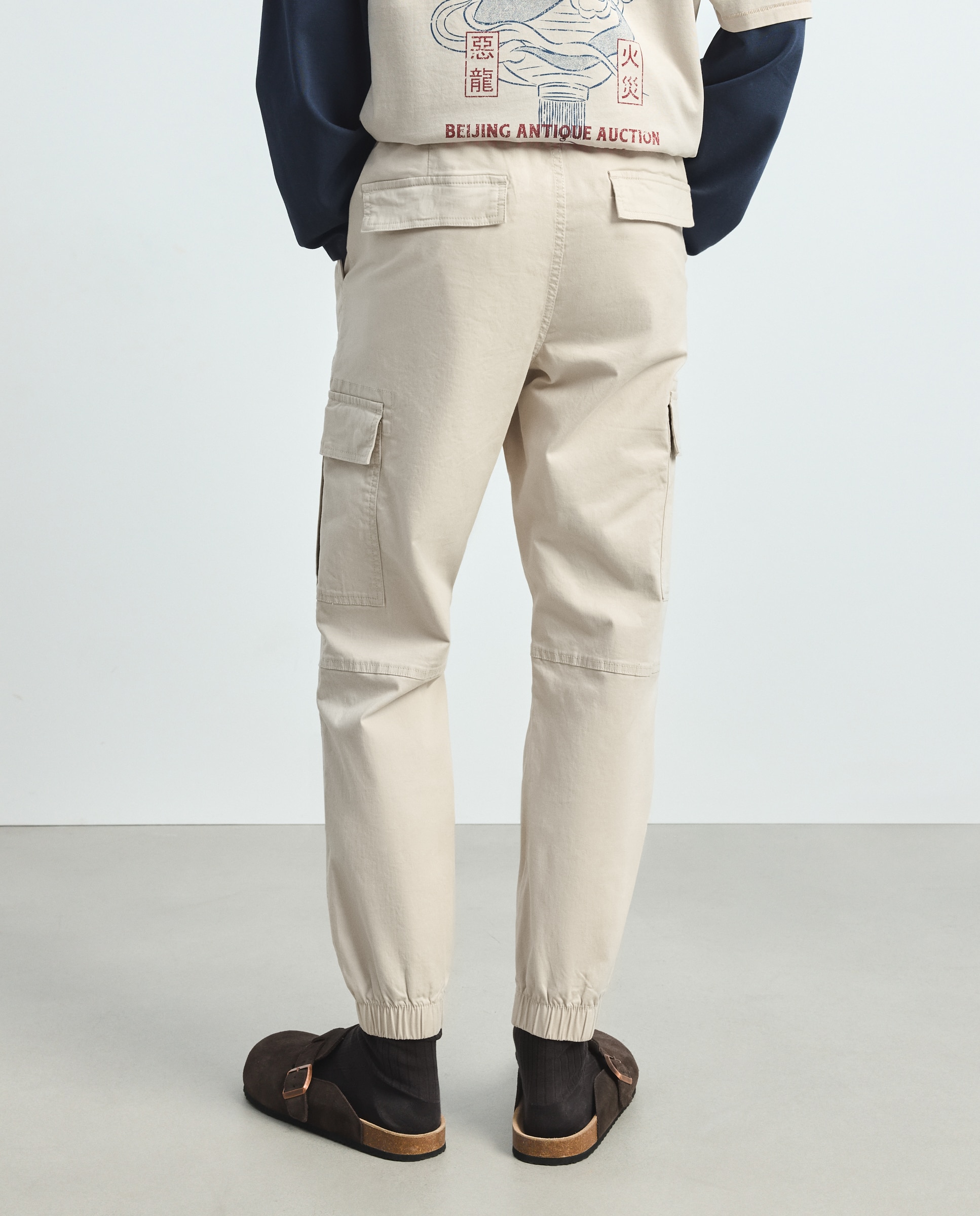 Imagen 3 de Pantalón de hombre multibolsillos con goma en el bajo. - Green Coast - Hielo Hielo